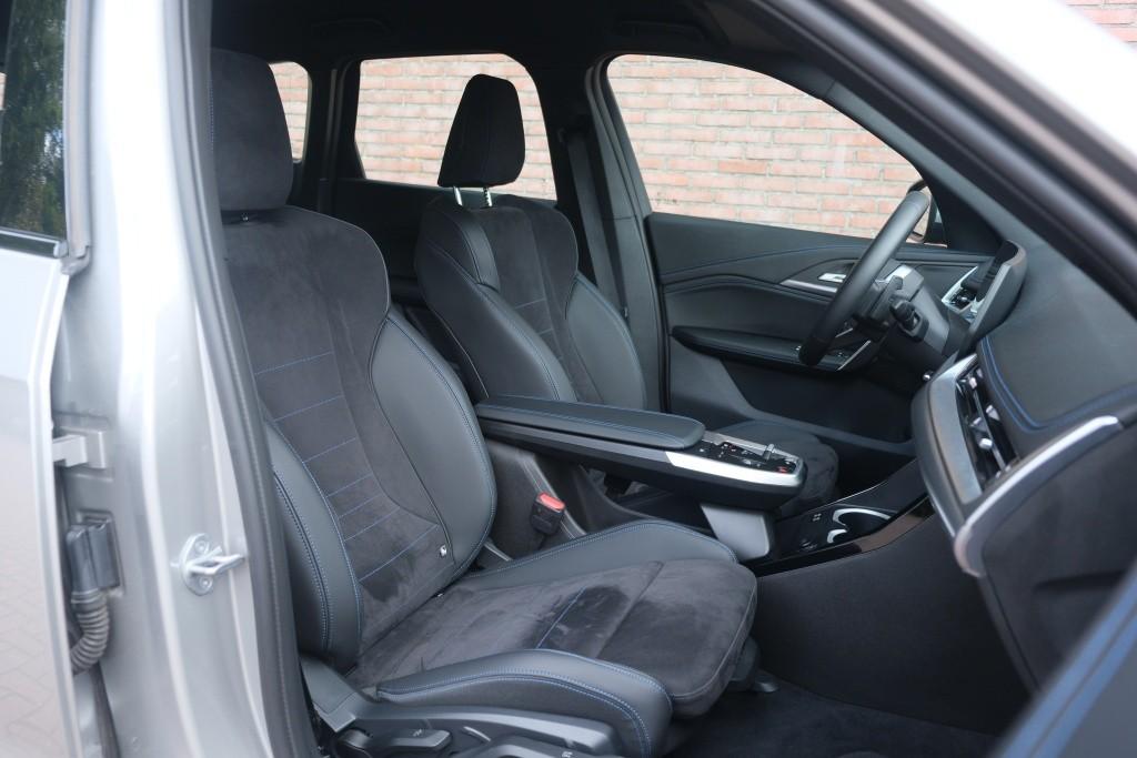 BMW X1 xDrive25e 245pk Aut. M Sport | Navi | Climate | Keyless | Camera | Alcatara | Elektrische Achterklep | Stoelverwarming | PDC afbeelding 6