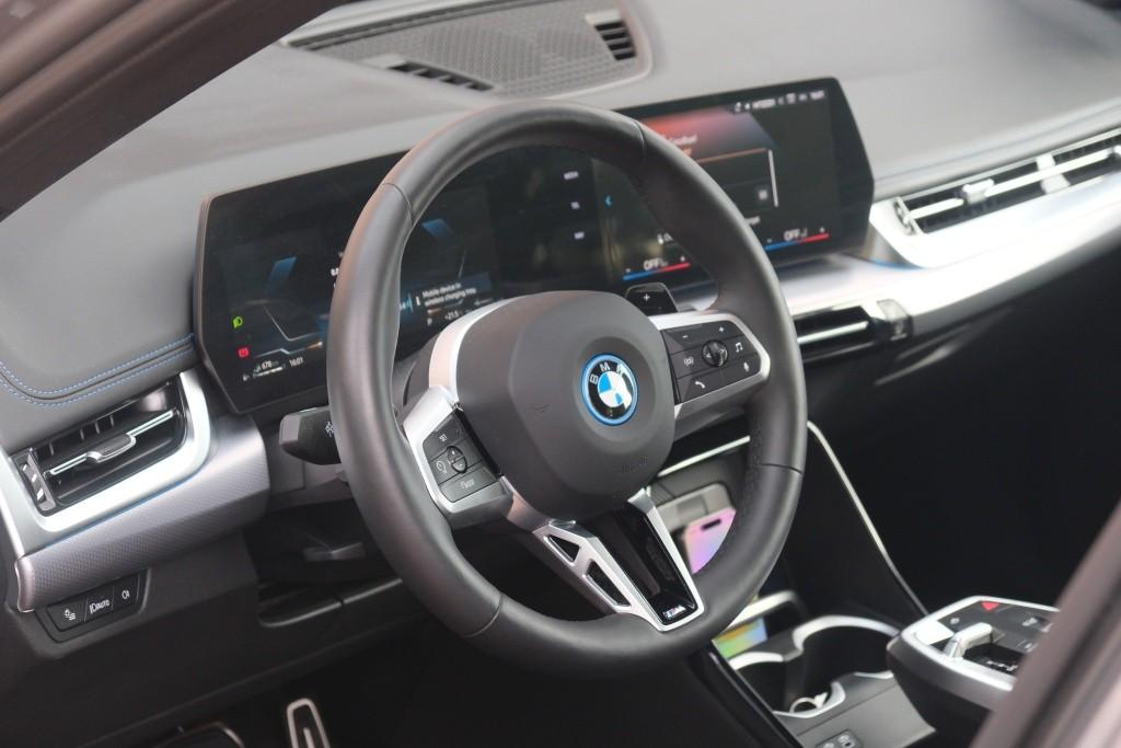 BMW X1 xDrive25e 245pk Aut. M Sport | Navi | Climate | Keyless | Camera | Alcatara | Elektrische Achterklep | Stoelverwarming | PDC afbeelding 8