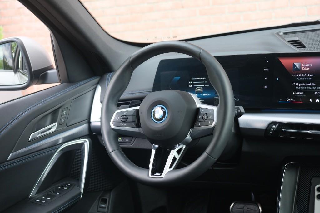 BMW X1 xDrive25e 245pk Aut. M Sport | Navi | Climate | Keyless | Camera | Alcatara | Elektrische Achterklep | Stoelverwarming | PDC afbeelding 12