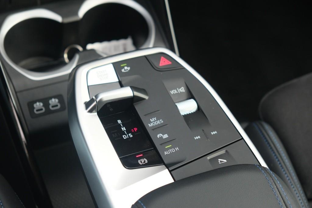 BMW X1 xDrive25e 245pk Aut. M Sport | Navi | Climate | Keyless | Camera | Alcatara | Elektrische Achterklep | Stoelverwarming | PDC afbeelding 22