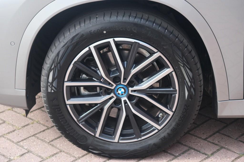 BMW X1 xDrive25e 245pk Aut. M Sport | Navi | Climate | Keyless | Camera | Alcatara | Elektrische Achterklep | Stoelverwarming | PDC afbeelding 26