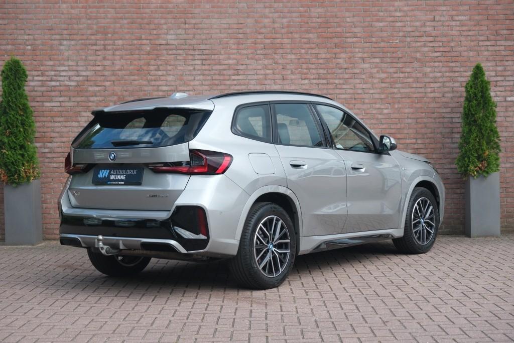BMW X1 xDrive25e 245pk Aut. M Sport | Navi | Climate | Keyless | Camera | Alcatara | Elektrische Achterklep | Stoelverwarming | PDC afbeelding 28