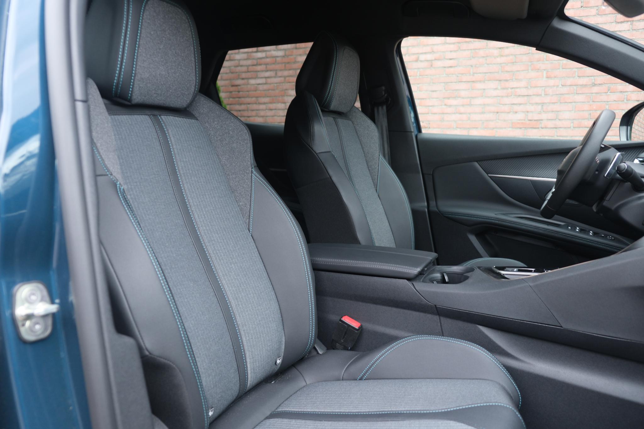 Peugeot 3008 1.6 Plug-in HYbrid 180pk EAT8 Allure Pack Business | Navi | App Connect | Adaptive Cruise | Climate | Keyless | Camera | Blind Spot afbeelding 3