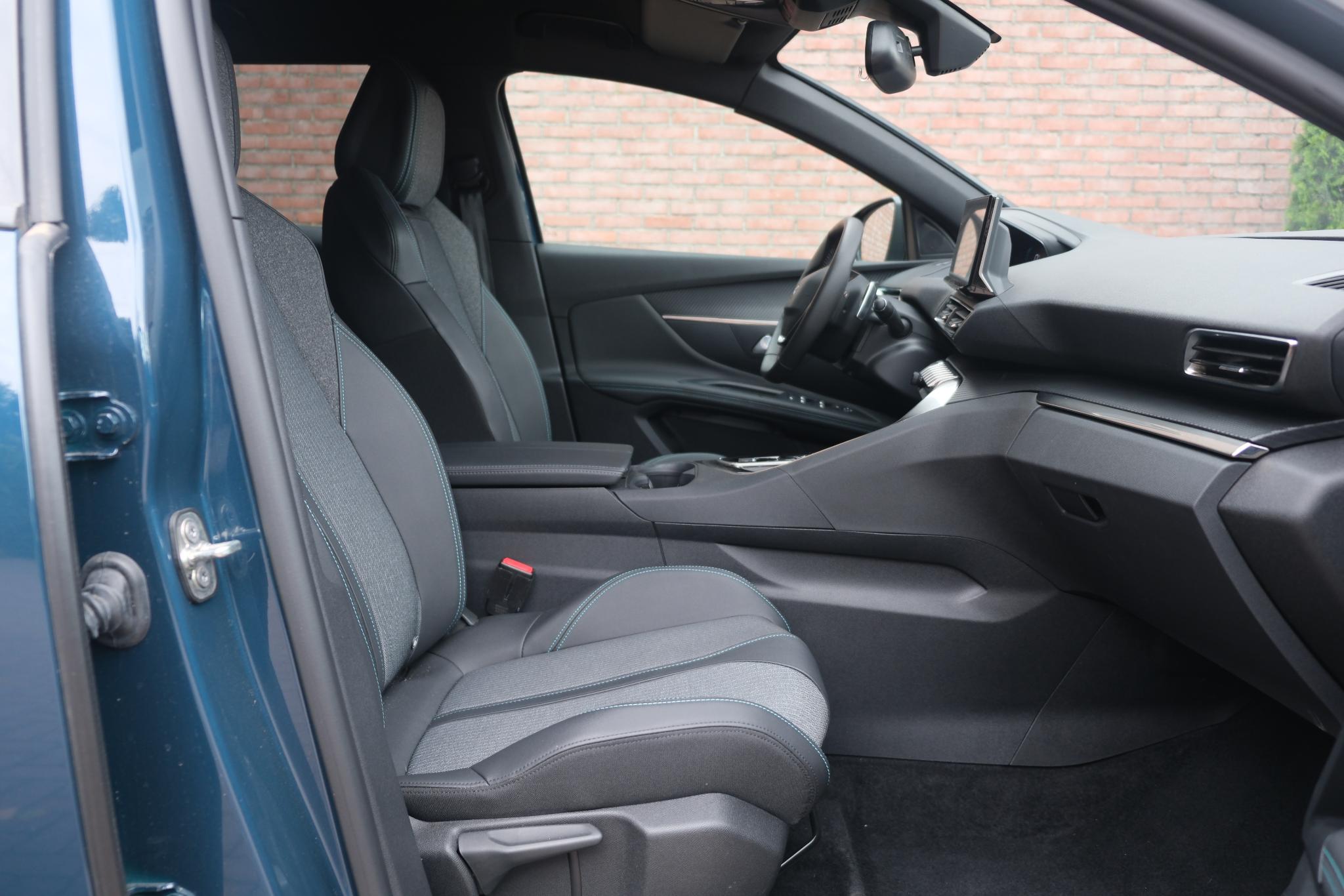 Peugeot 3008 1.6 Plug-in HYbrid 180pk EAT8 Allure Pack Business | Navi | App Connect | Adaptive Cruise | Climate | Keyless | Camera | Blind Spot afbeelding 4