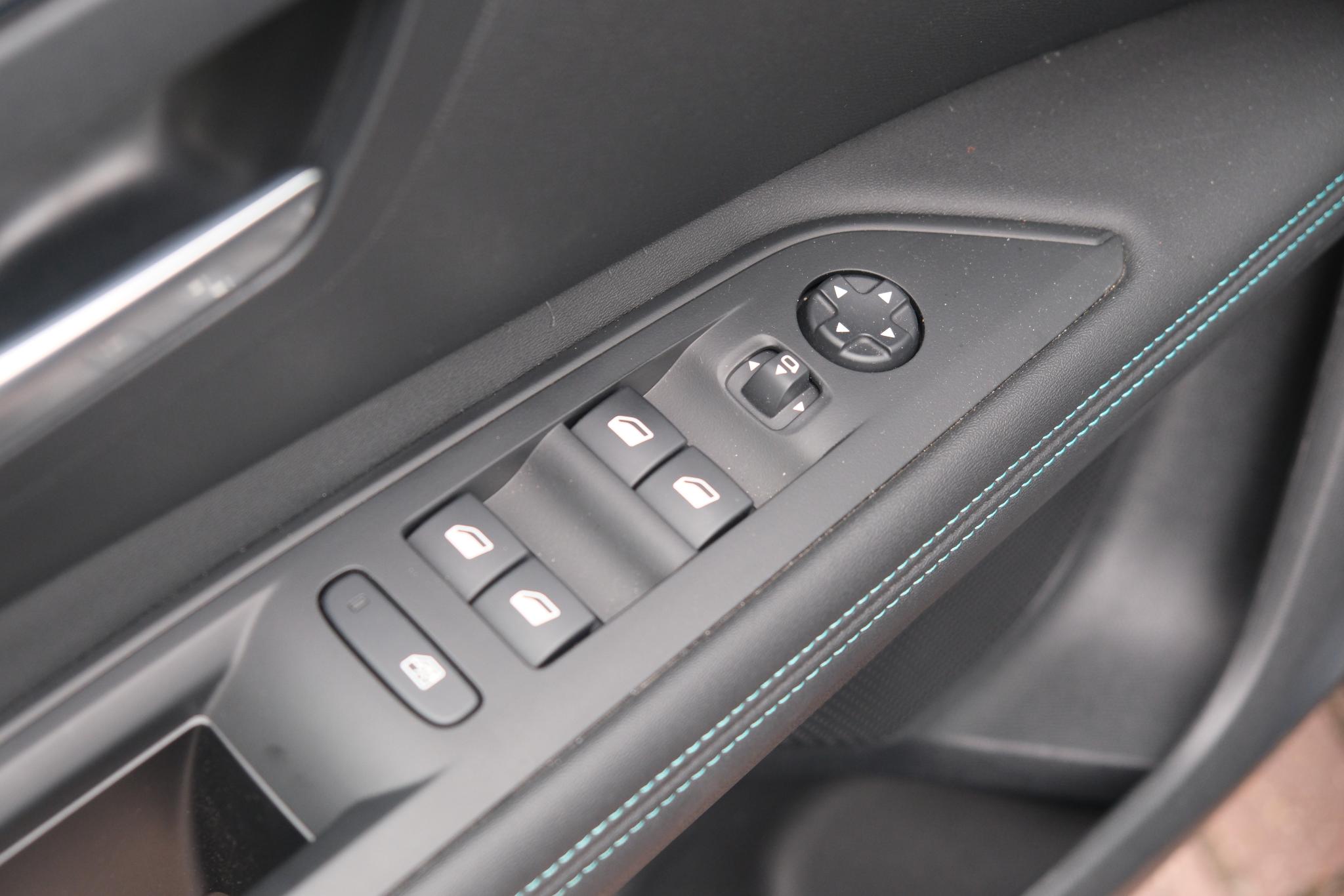 Peugeot 3008 1.6 Plug-in HYbrid 180pk EAT8 Allure Pack Business | Navi | App Connect | Adaptive Cruise | Climate | Keyless | Camera | Blind Spot afbeelding 18