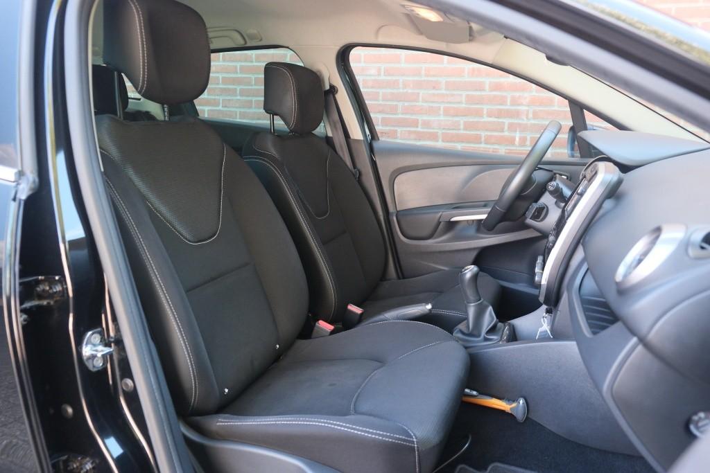 Renault Clio 0.9 TCe 90pk Estate Night&Day | Navi | Airco | Cruise | PDC | Trekhaak | 16" | Metallic afbeelding 6