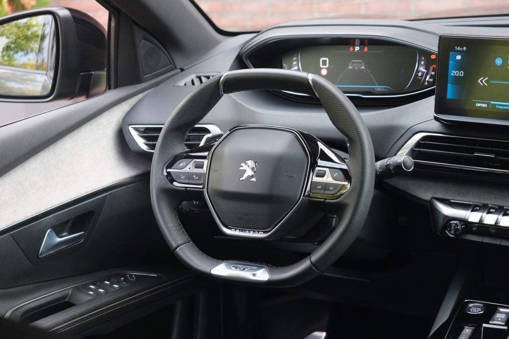 Peugeot 5008 1.2 PureTech 130pk EAT8 GT | Black Pack | Navi | App Connect | Adaptive Cruise | Keyless | Elektrische Achterklep afbeelding 14