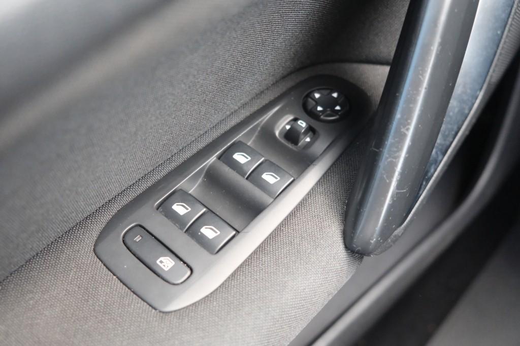 Peugeot 308 1.2 PureTech 110pk 5-drs Active | Navi | Climate | Cruise | PDC afbeelding 16