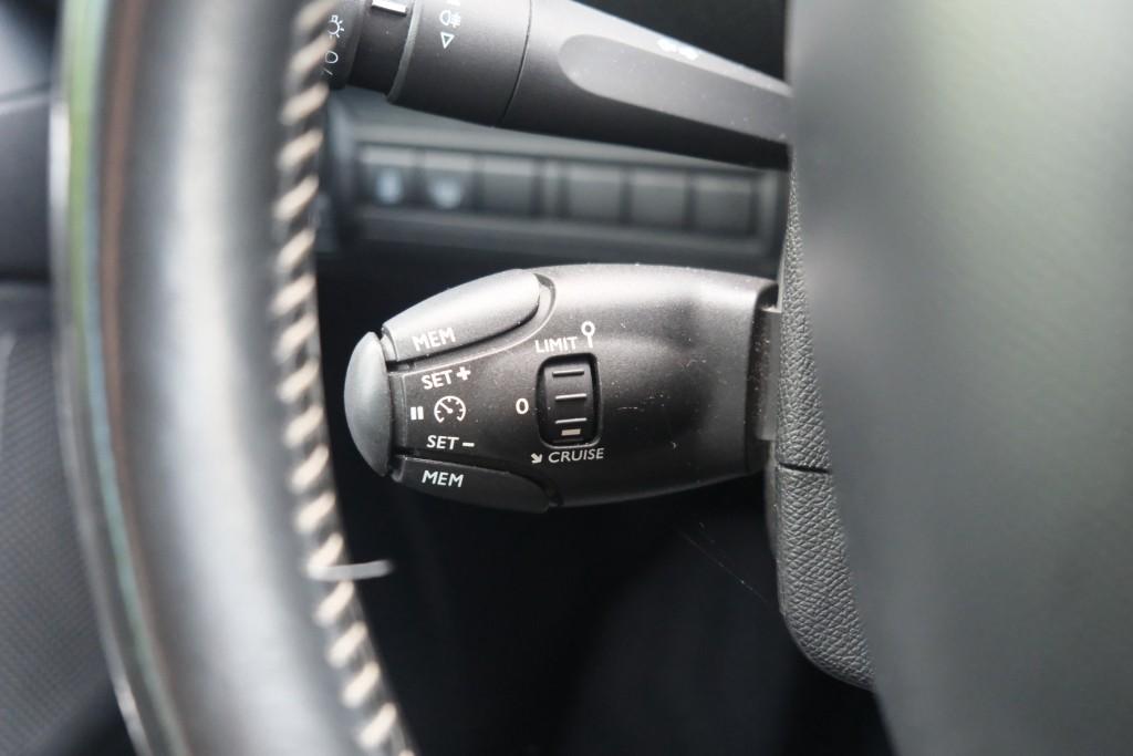 Peugeot 308 1.2 PureTech 110pk 5-drs Active | Navi | Climate | Cruise | PDC afbeelding 17
