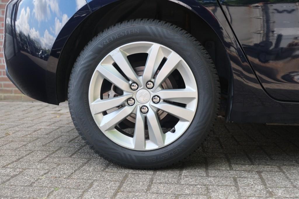 Peugeot 308 1.2 PureTech 110pk 5-drs Active | Navi | Climate | Cruise | PDC afbeelding 21