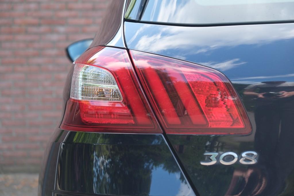 Peugeot 308 1.2 PureTech 110pk 5-drs Active | Navi | Climate | Cruise | PDC afbeelding 23