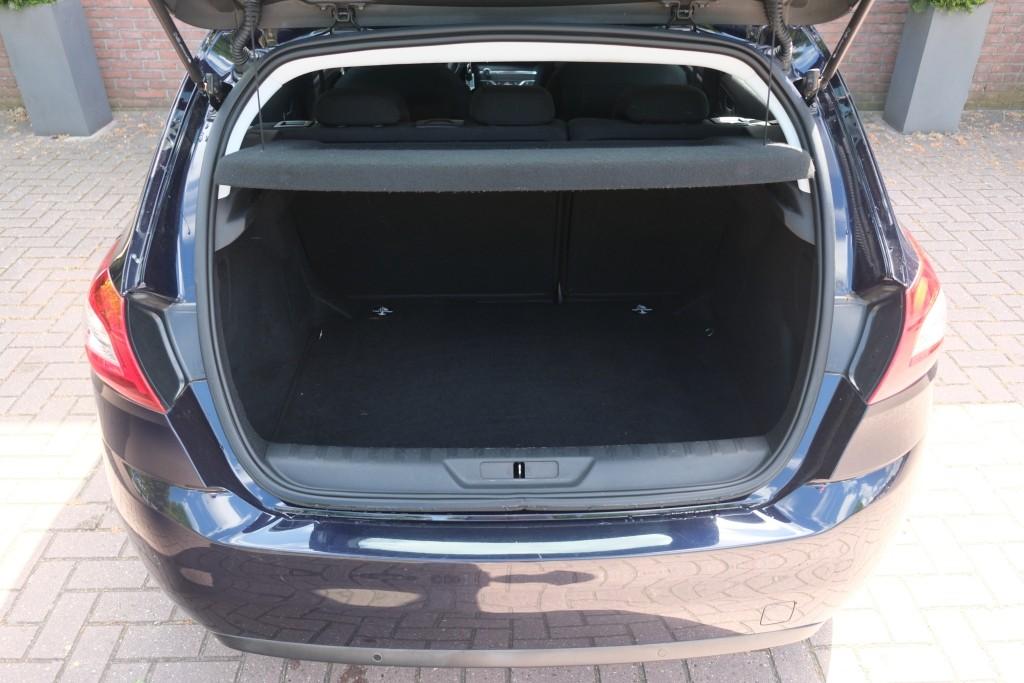 Peugeot 308 1.2 PureTech 110pk 5-drs Active | Navi | Climate | Cruise | PDC afbeelding 24