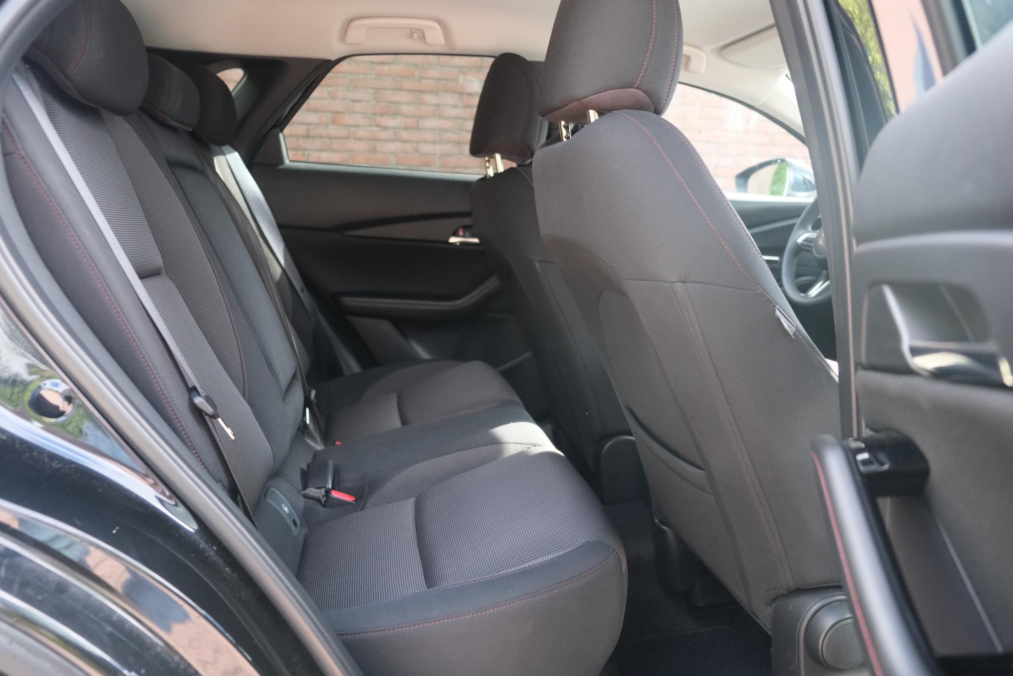Mazda CX-30 2.5 e-SkyActiv-G M Hybrid 140pk Aut. Homura | Navi | App Connect | Climate | Adaptive Cruise | Head-Up Display | Camera | Keyless | Elektrische Achterklep afbeelding 6