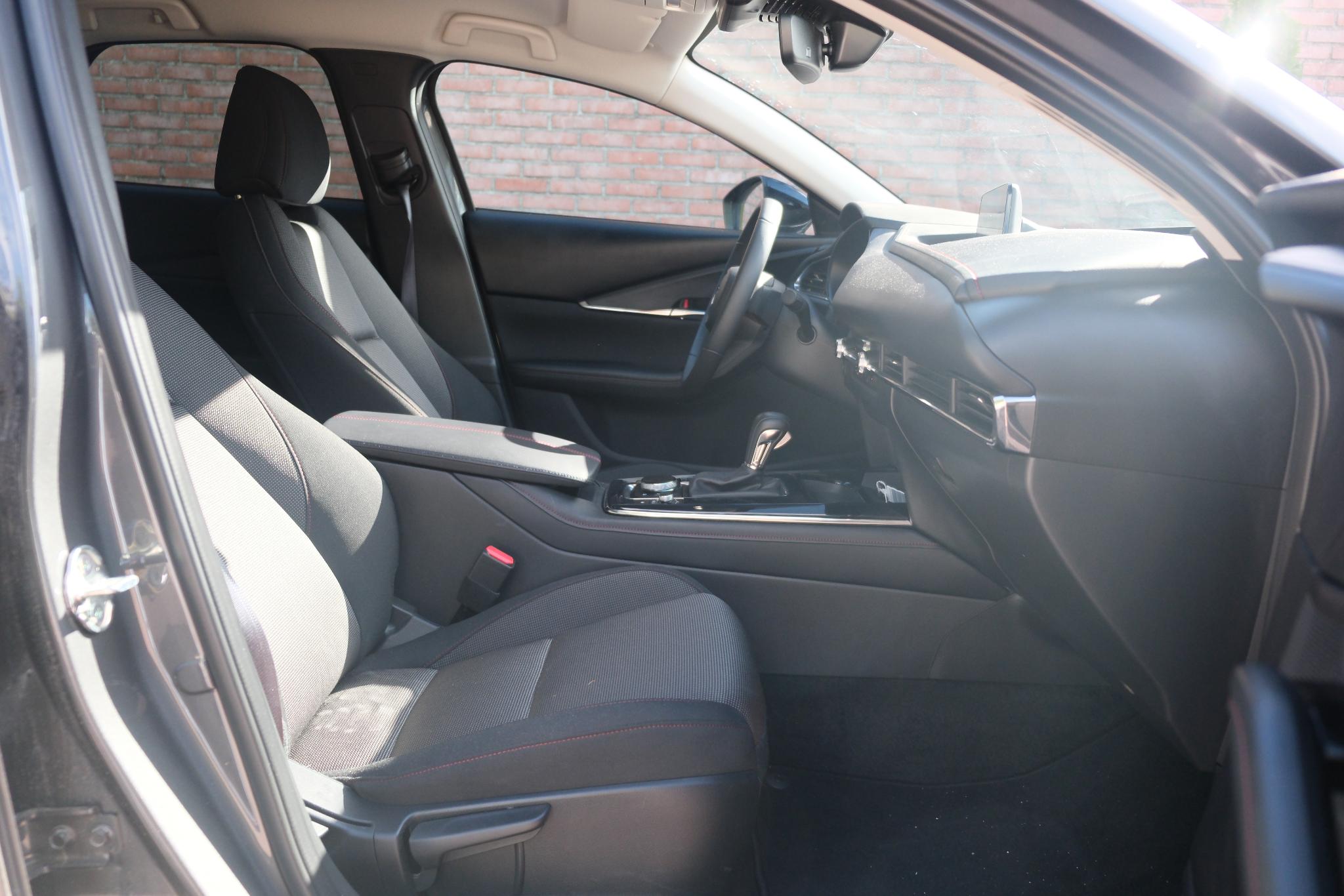 Mazda CX-30 2.5 e-SkyActiv-G M Hybrid 140pk Aut. Homura | Navi | App Connect | Climate | Adaptive Cruise | Head-Up Display | Camera | Keyless | Elektrische Achterklep afbeelding 3