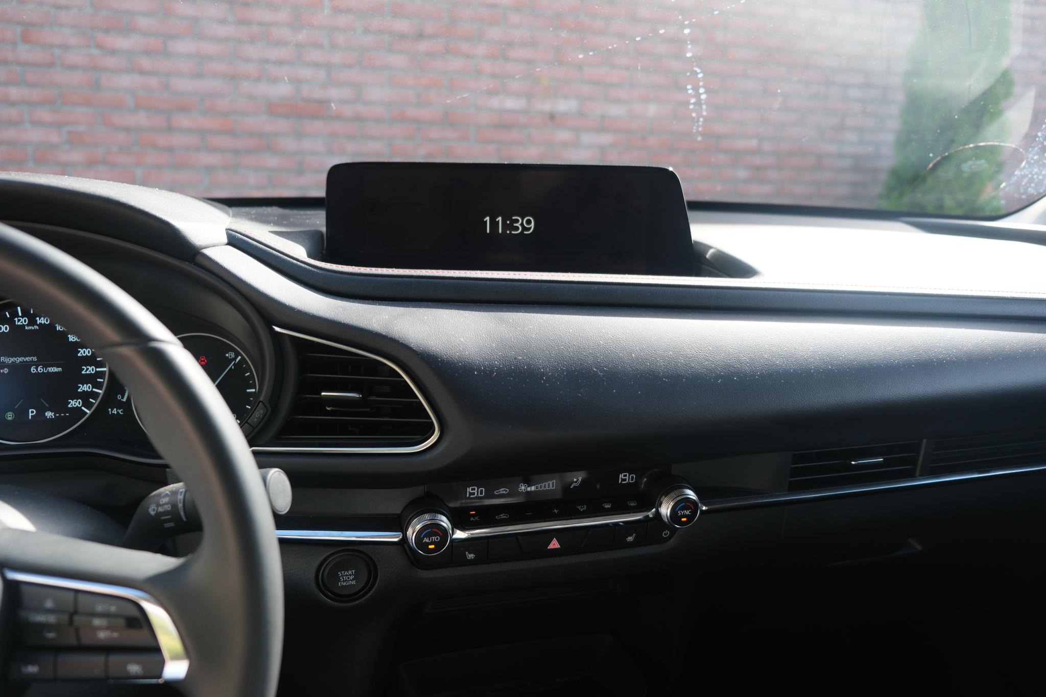 Mazda CX-30 2.5 e-SkyActiv-G M Hybrid 140pk Aut. Homura | Navi | App Connect | Climate | Adaptive Cruise | Head-Up Display | Camera | Keyless | Elektrische Achterklep afbeelding 14