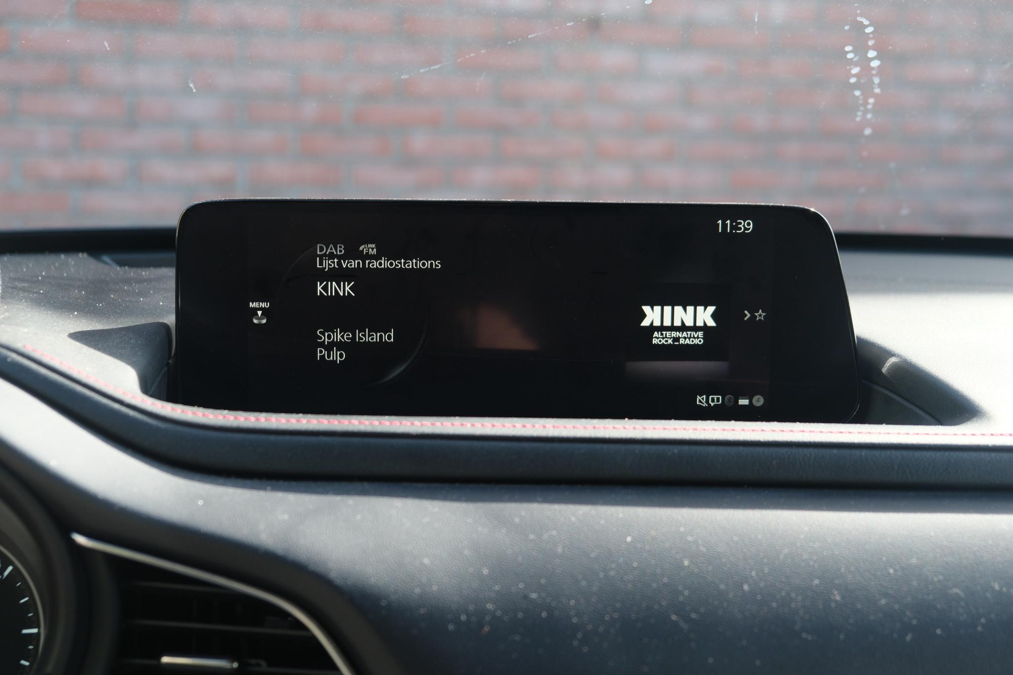 Mazda CX-30 2.5 e-SkyActiv-G M Hybrid 140pk Aut. Homura | Navi | App Connect | Climate | Adaptive Cruise | Head-Up Display | Camera | Keyless | Elektrische Achterklep afbeelding 16