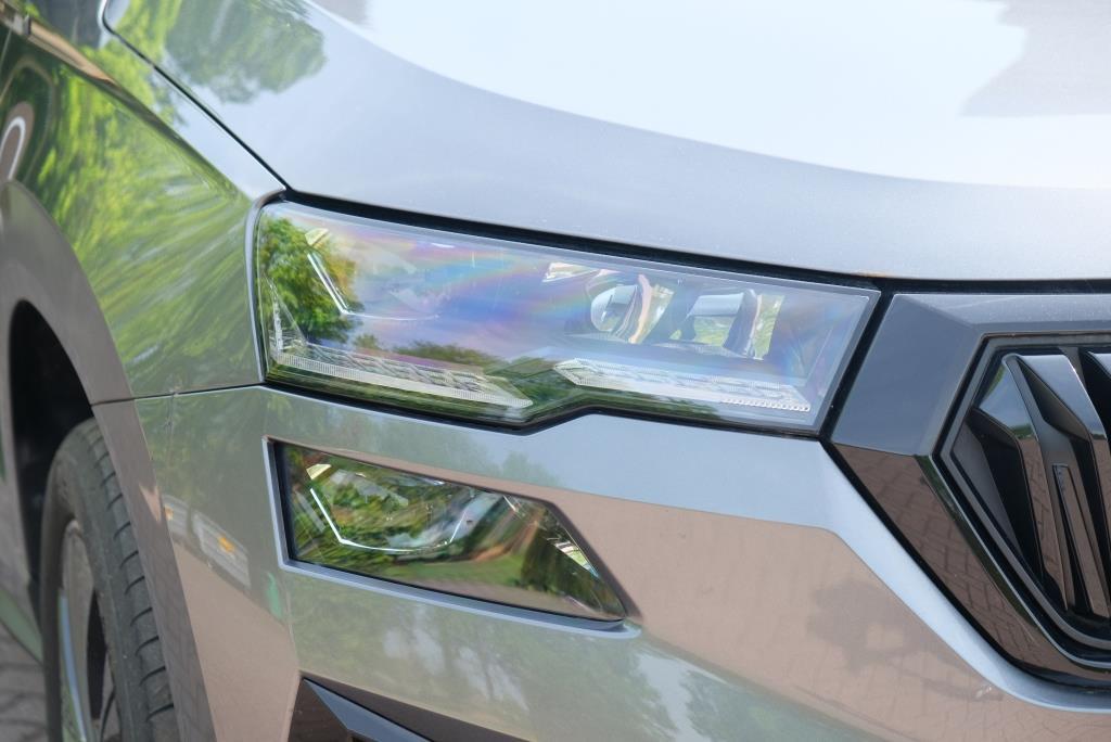 Skoda Karoq 1.5 TSi 150pk DSG Sportline | Navi | App Connect | Climate | Adaptive Cruise | Camera | Matrix LED | Elektrische Achterklep | Trekhaak afbeelding 2