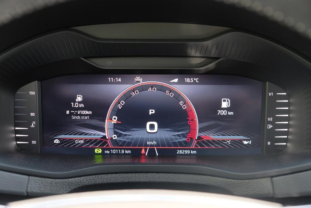 Skoda Karoq 1.5 TSi 150pk DSG Sportline | Navi | App Connect | Climate | Adaptive Cruise | Camera | Matrix LED | Elektrische Achterklep | Trekhaak afbeelding 12