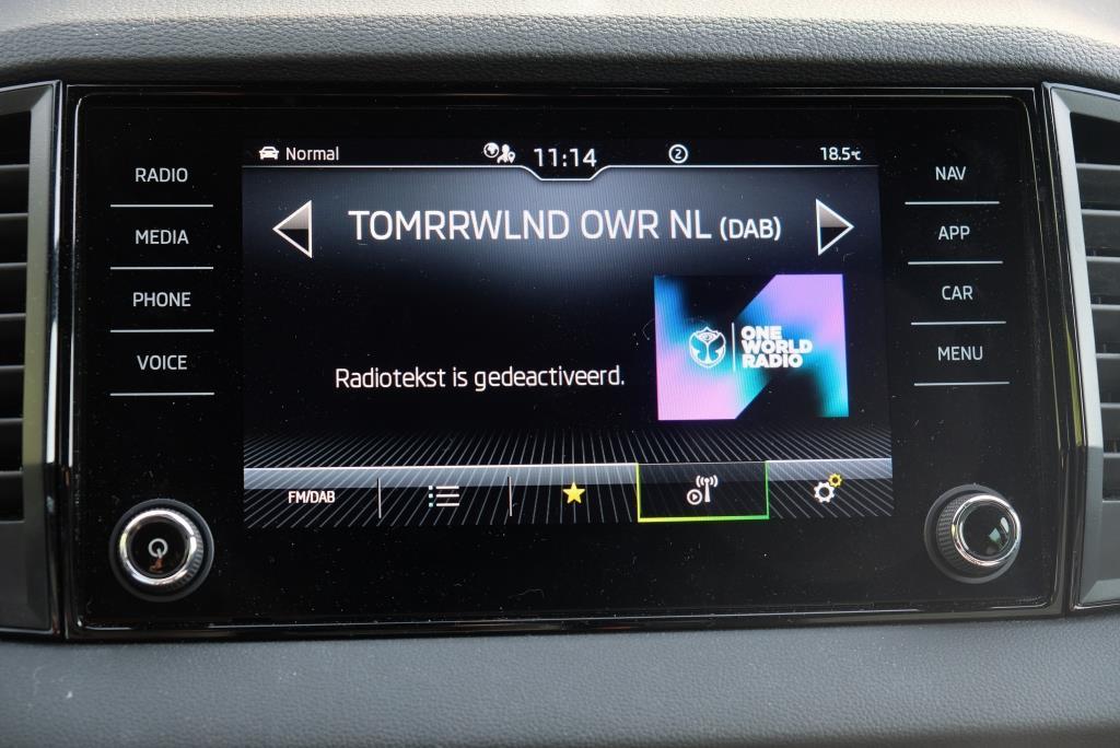 Skoda Karoq 1.5 TSi 150pk DSG Sportline | Navi | App Connect | Climate | Adaptive Cruise | Camera | Matrix LED | Elektrische Achterklep | Trekhaak afbeelding 18