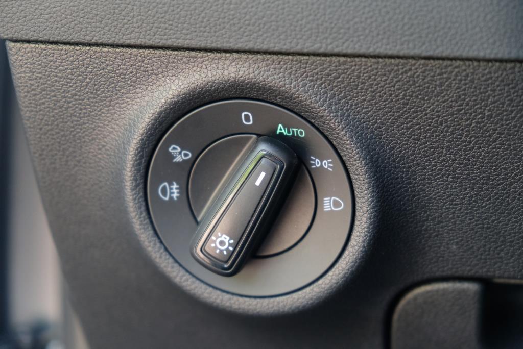 Skoda Karoq 1.5 TSi 150pk DSG Sportline | Navi | App Connect | Climate | Adaptive Cruise | Camera | Matrix LED | Elektrische Achterklep | Trekhaak afbeelding 28