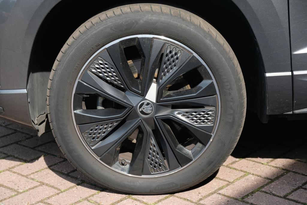 Skoda Karoq 1.5 TSi 150pk DSG Sportline | Navi | App Connect | Climate | Adaptive Cruise | Camera | Matrix LED | Elektrische Achterklep | Trekhaak afbeelding 29