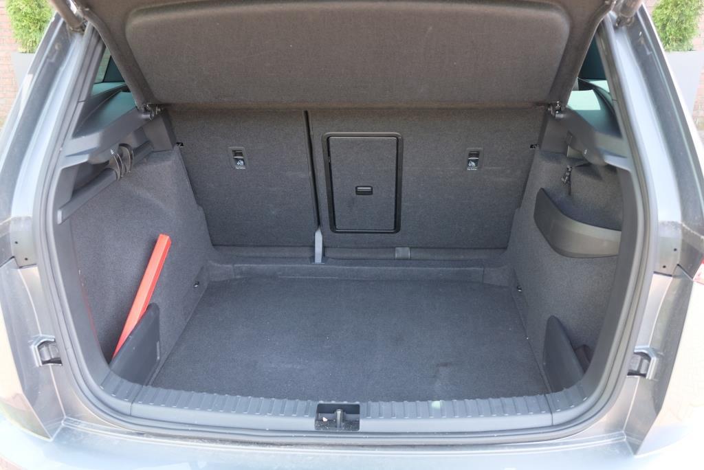 Skoda Karoq 1.5 TSi 150pk DSG Sportline | Navi | App Connect | Climate | Adaptive Cruise | Camera | Matrix LED | Elektrische Achterklep | Trekhaak afbeelding 32
