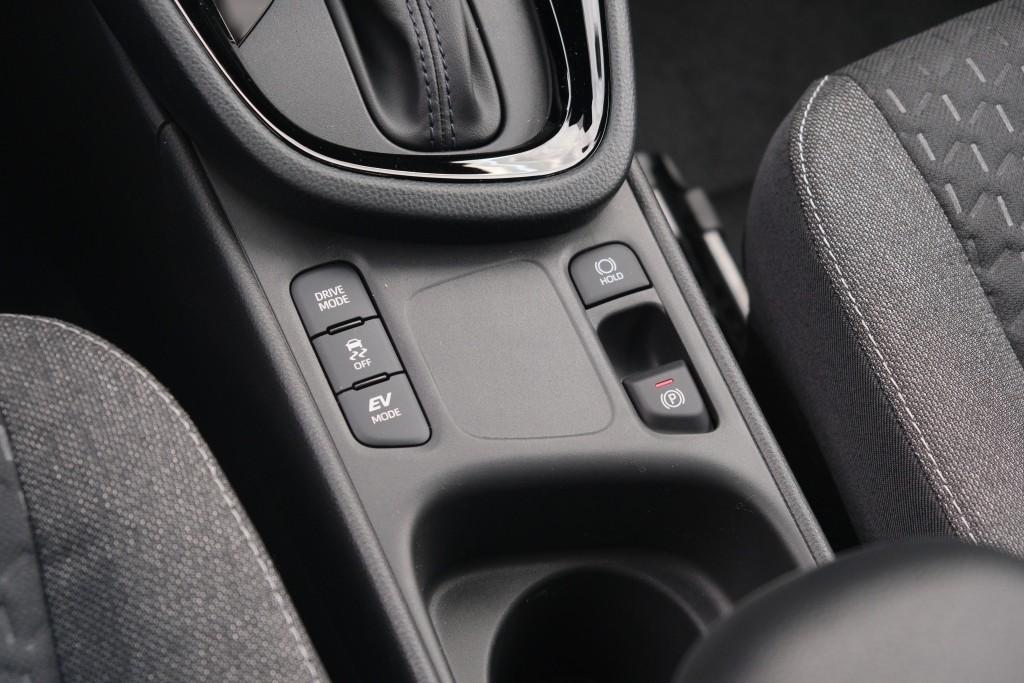 Toyota Yaris Cross 1.5 Hybrid 130pk CVT Teamplayer | App Connect | Climate | Adaptive Cruise | Full LED | Camera | Keyless | Blind Spot | Stoelverwarming afbeelding 23