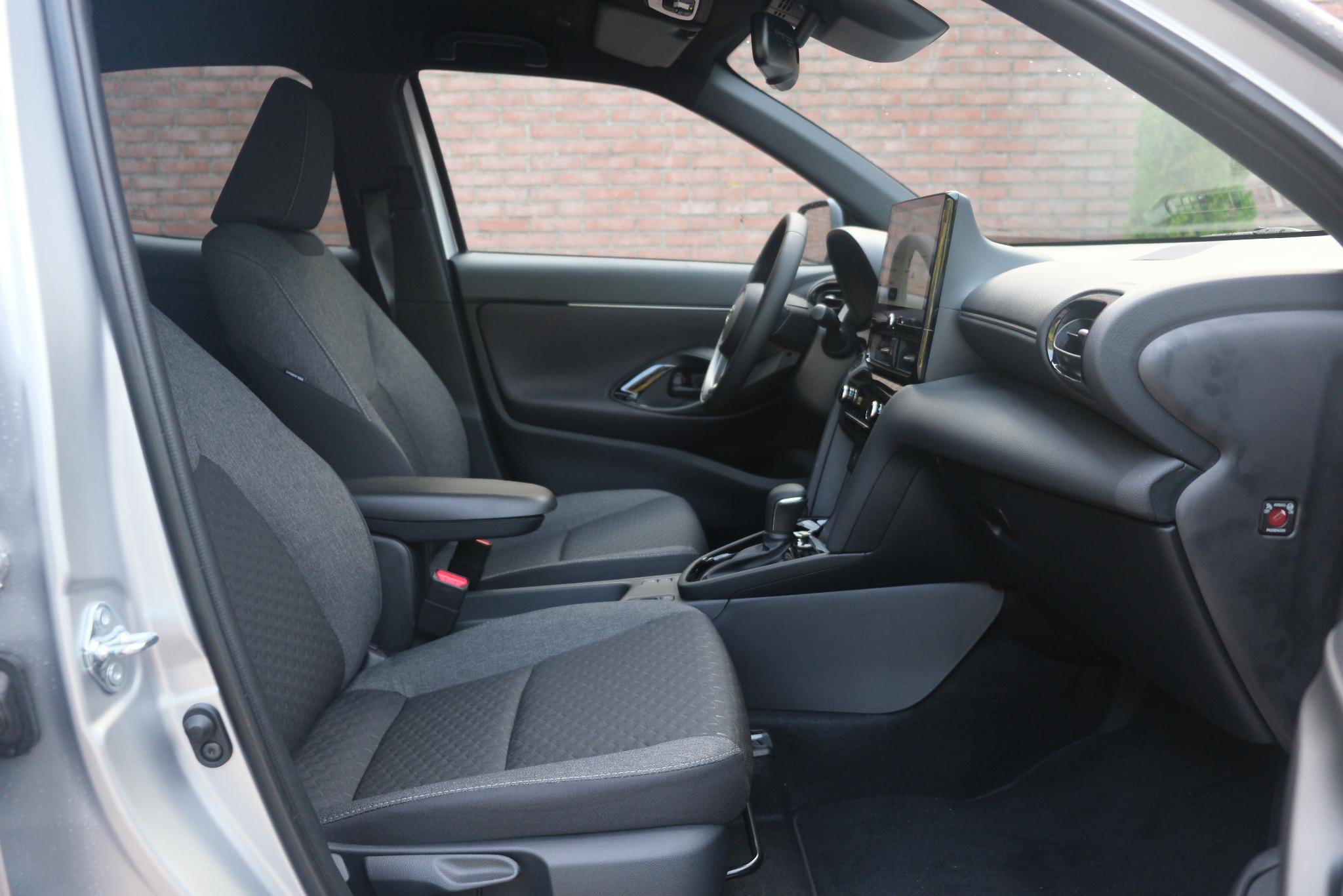Toyota Yaris Cross 1.5 Hybrid 130pk CVT Teamplayer | App Connect | Climate | Adaptive Cruise | Full LED | Camera | Keyless | Blind Spot | Stoelverwarming afbeelding 3