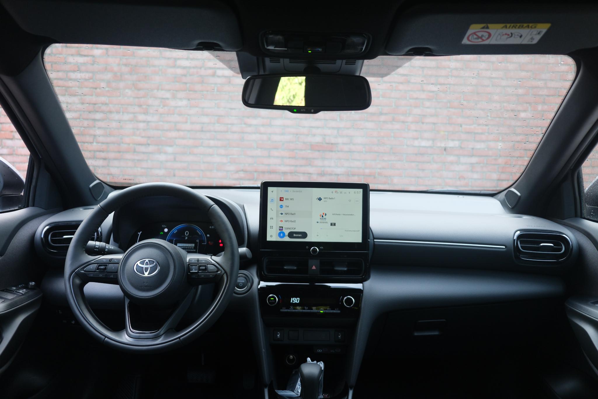 Toyota Yaris Cross 1.5 Hybrid 130pk CVT Teamplayer | App Connect | Climate | Adaptive Cruise | Full LED | Camera | Keyless | Blind Spot | Stoelverwarming afbeelding 8