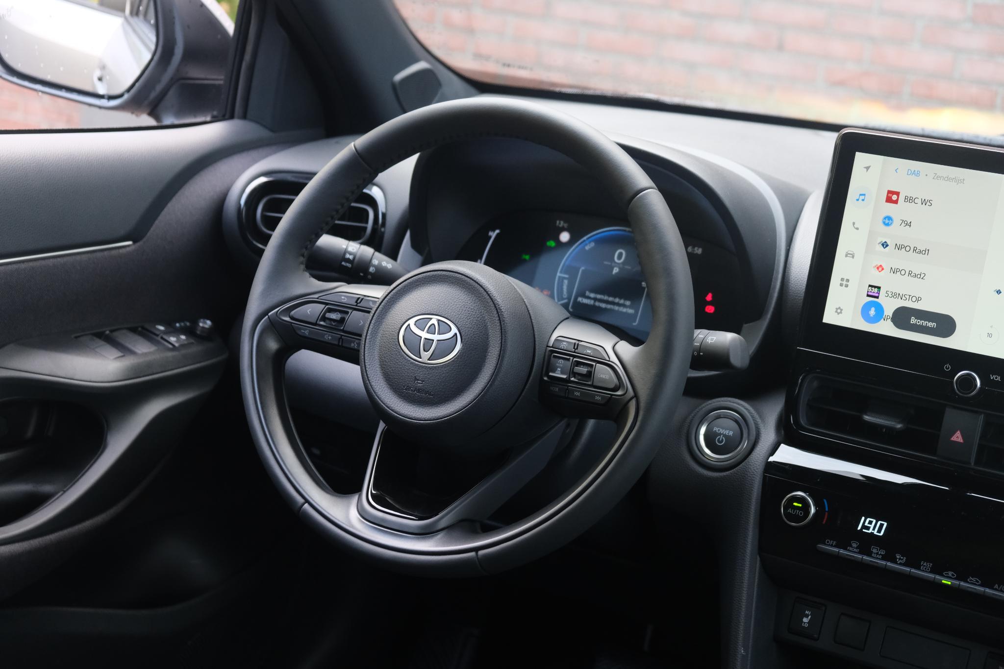 Toyota Yaris Cross 1.5 Hybrid 130pk CVT Teamplayer | App Connect | Climate | Adaptive Cruise | Full LED | Camera | Keyless | Blind Spot | Stoelverwarming afbeelding 10
