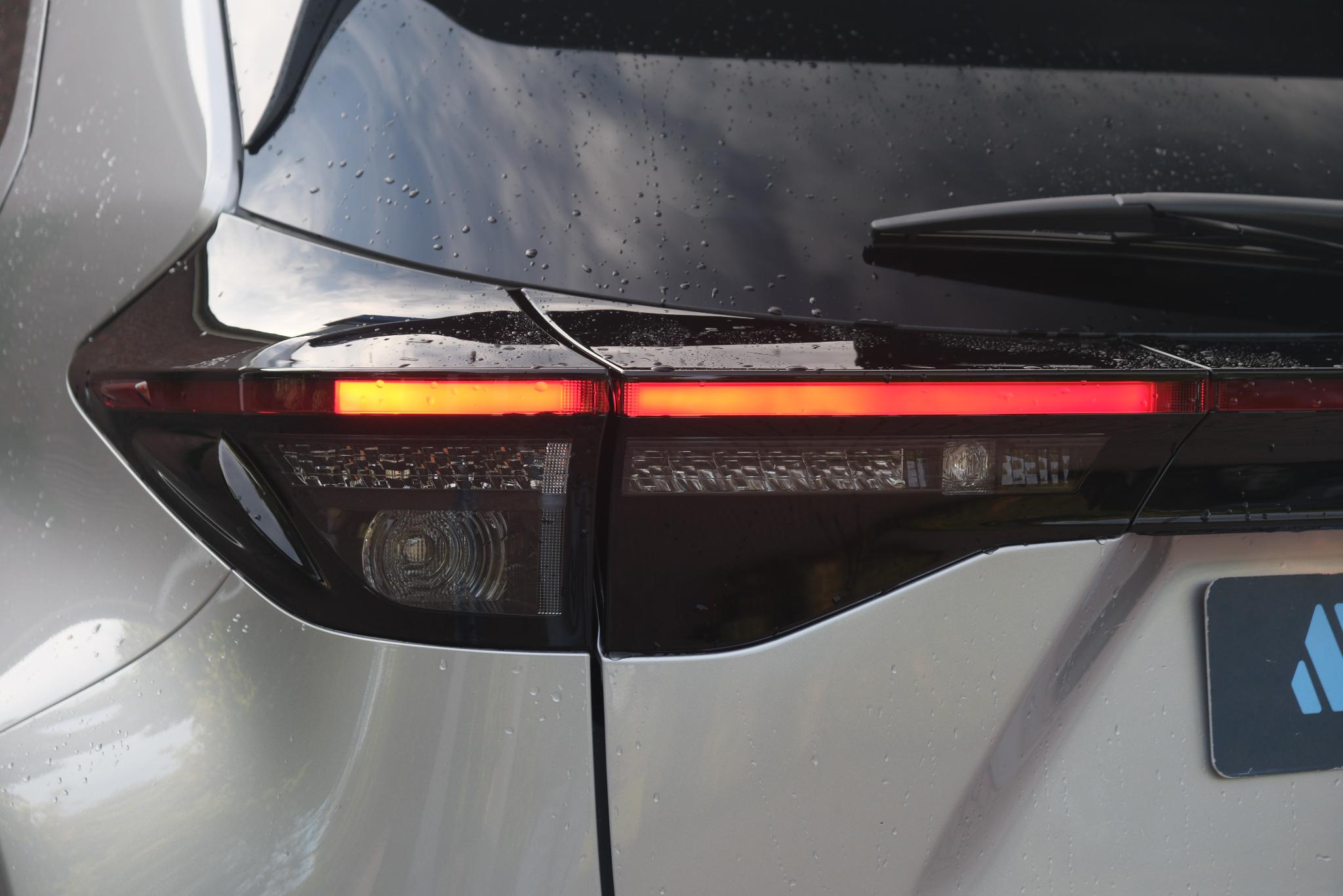 Toyota Yaris Cross 1.5 Hybrid 130pk CVT Teamplayer | App Connect | Climate | Adaptive Cruise | Full LED | Camera | Keyless | Blind Spot | Stoelverwarming afbeelding 24
