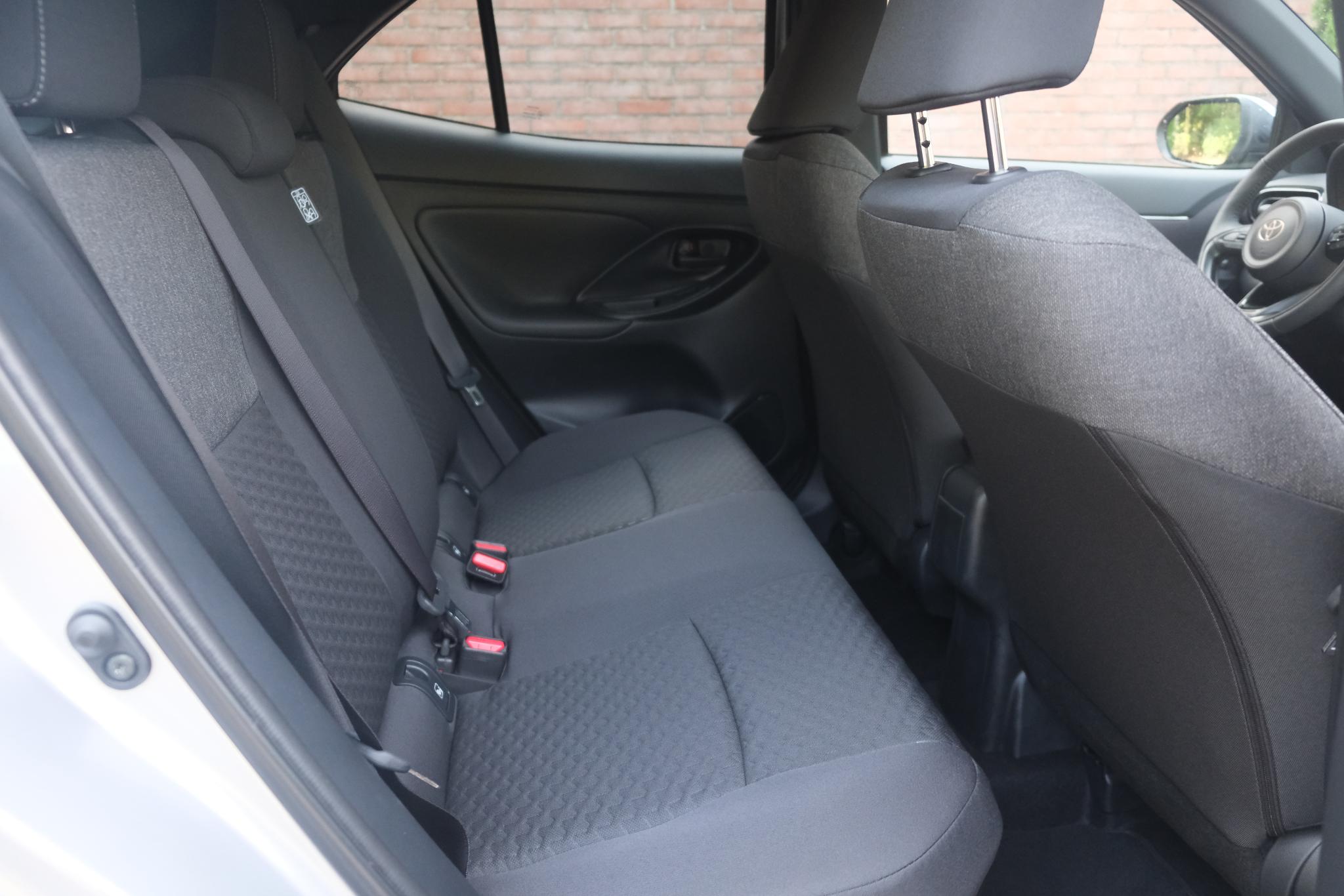Toyota Yaris Cross 1.5 Hybrid 130pk CVT Teamplayer | App Connect | Climate | Adaptive Cruise | Full LED | Camera | Keyless | Blind Spot | Stoelverwarming afbeelding 6