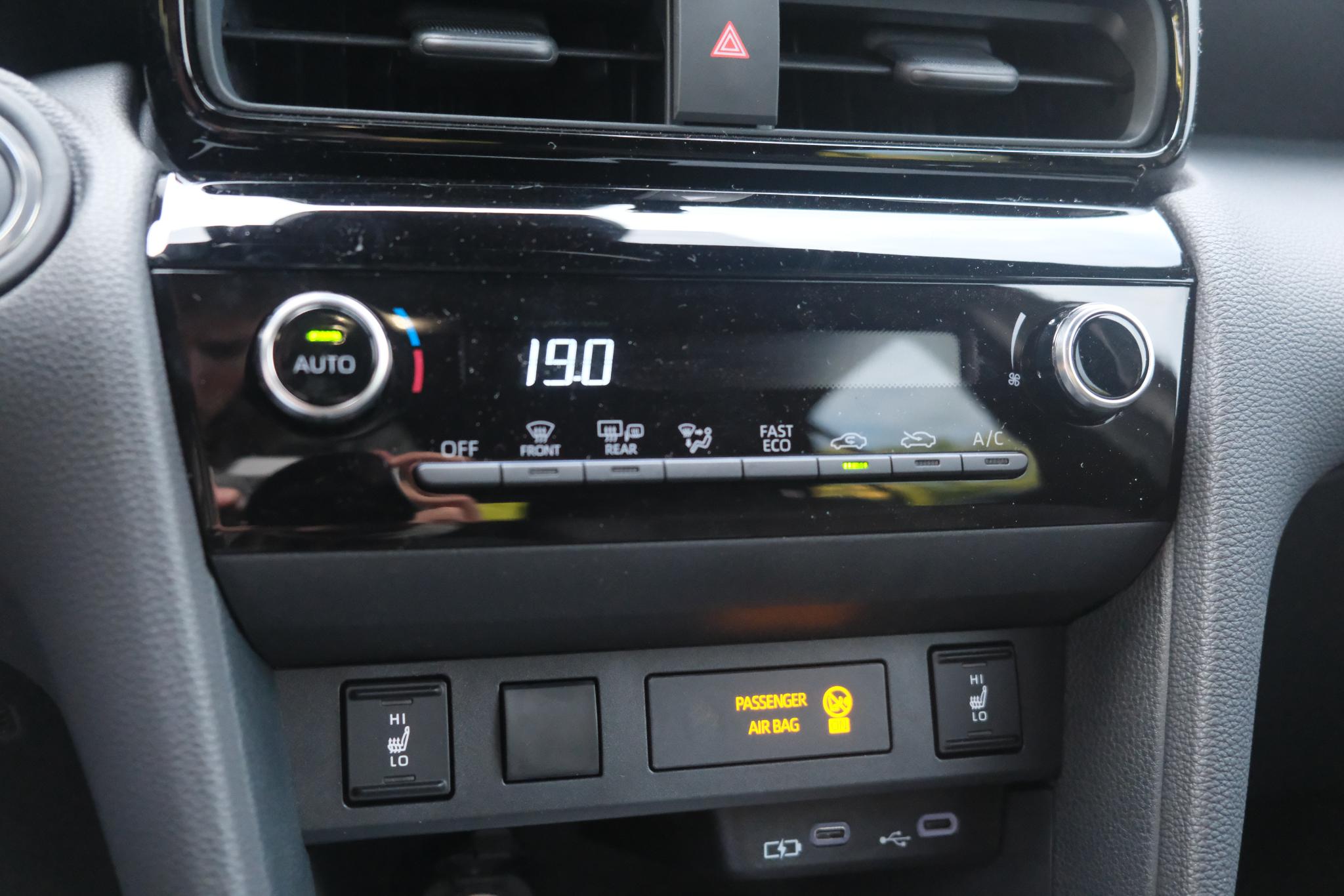 Toyota Yaris Cross 1.5 Hybrid 130pk CVT Teamplayer | App Connect | Climate | Adaptive Cruise | Full LED | Camera | Keyless | Blind Spot | Stoelverwarming afbeelding 19