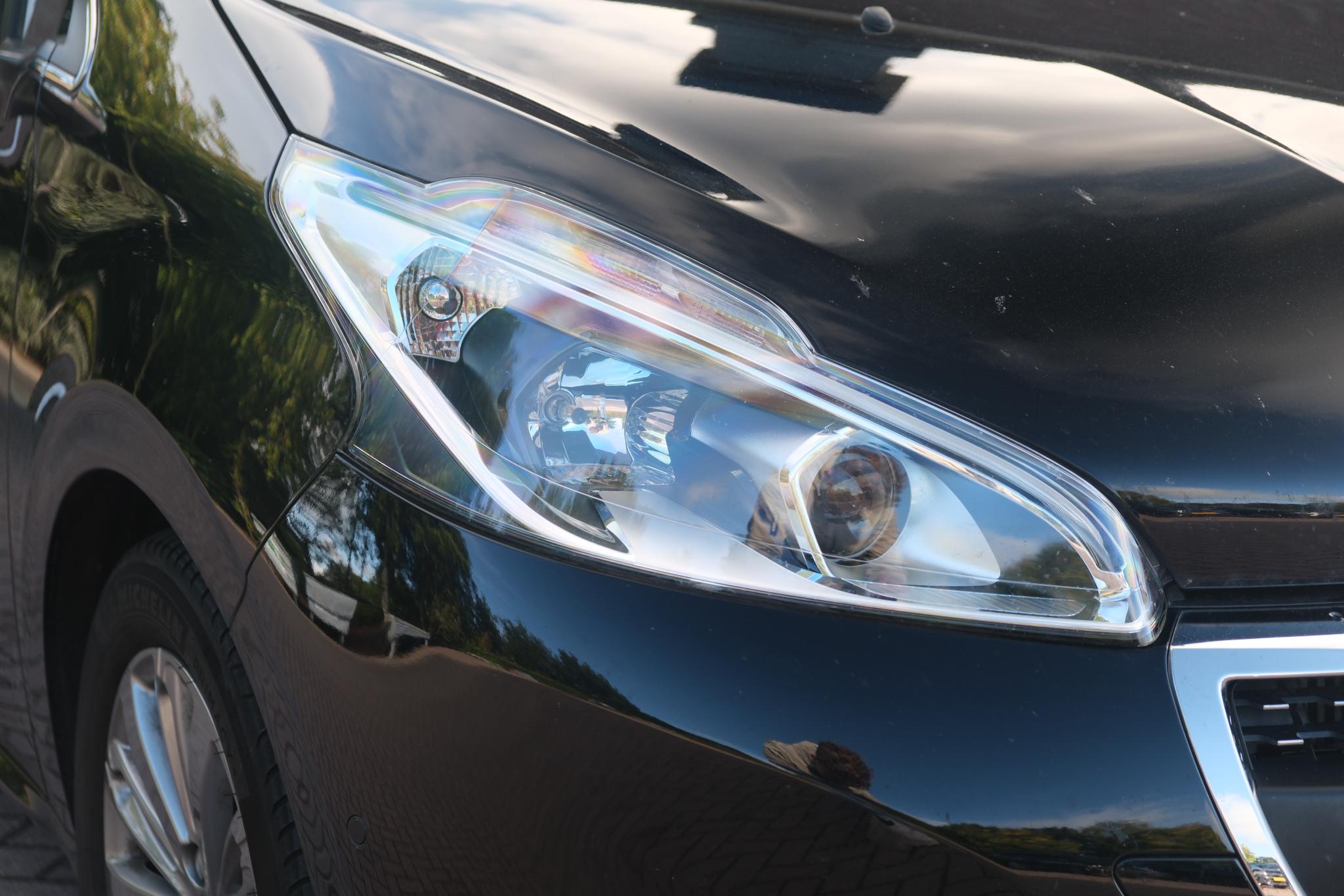 Peugeot 208 1.2 Turbo 110pk 5-drs Allure | Navi | App Connect | Climate | Cruise | Panoramadak | Camera | PDC afbeelding 2