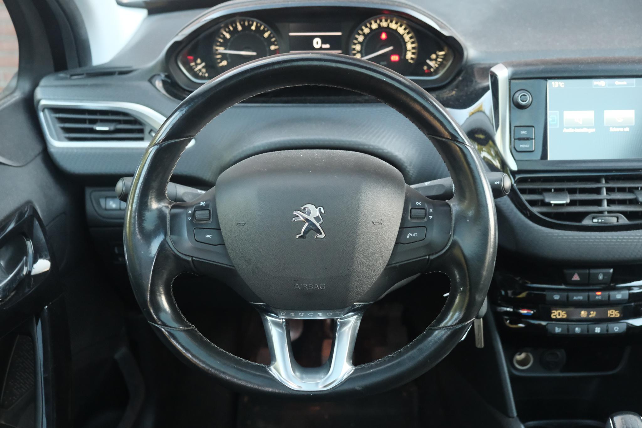 Peugeot 208 1.2 Turbo 110pk 5-drs Allure | Navi | App Connect | Climate | Cruise | Panoramadak | Camera | PDC afbeelding 9