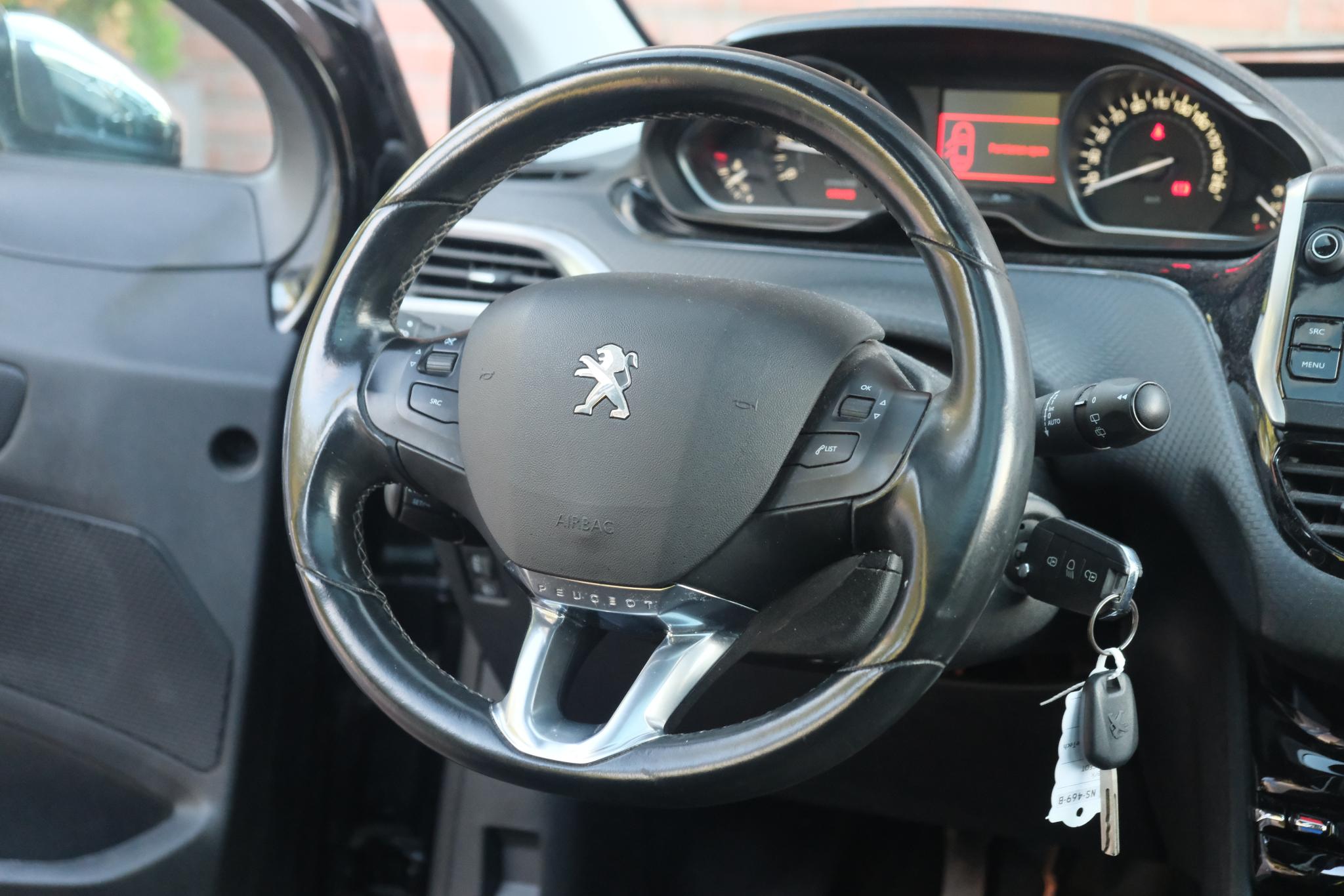 Peugeot 208 1.2 Turbo 110pk 5-drs Allure | Navi | App Connect | Climate | Cruise | Panoramadak | Camera | PDC afbeelding 11