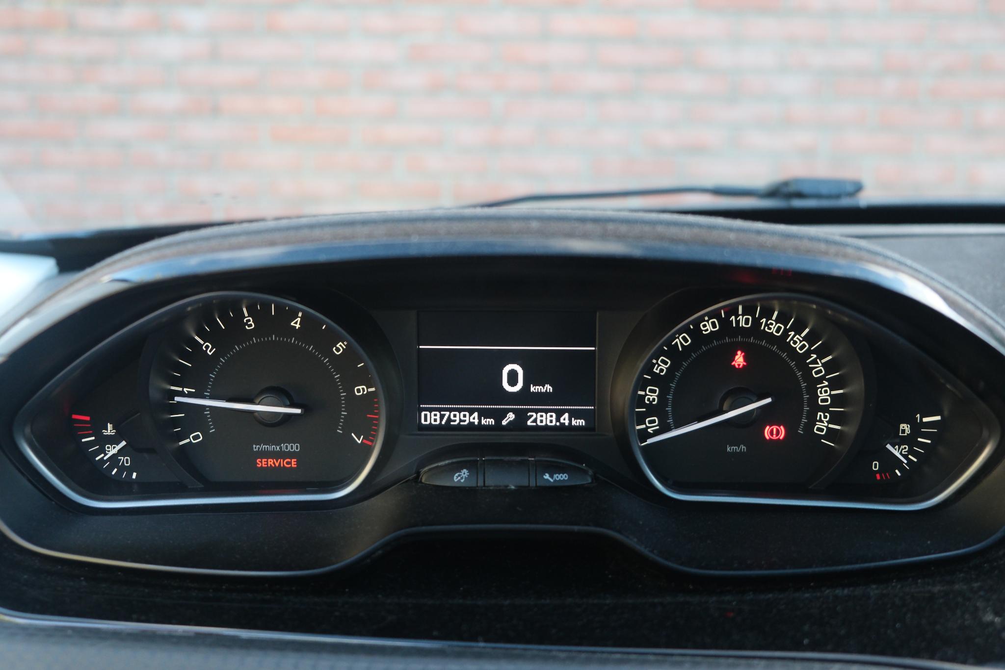 Peugeot 208 1.2 Turbo 110pk 5-drs Allure | Navi | App Connect | Climate | Cruise | Panoramadak | Camera | PDC afbeelding 12
