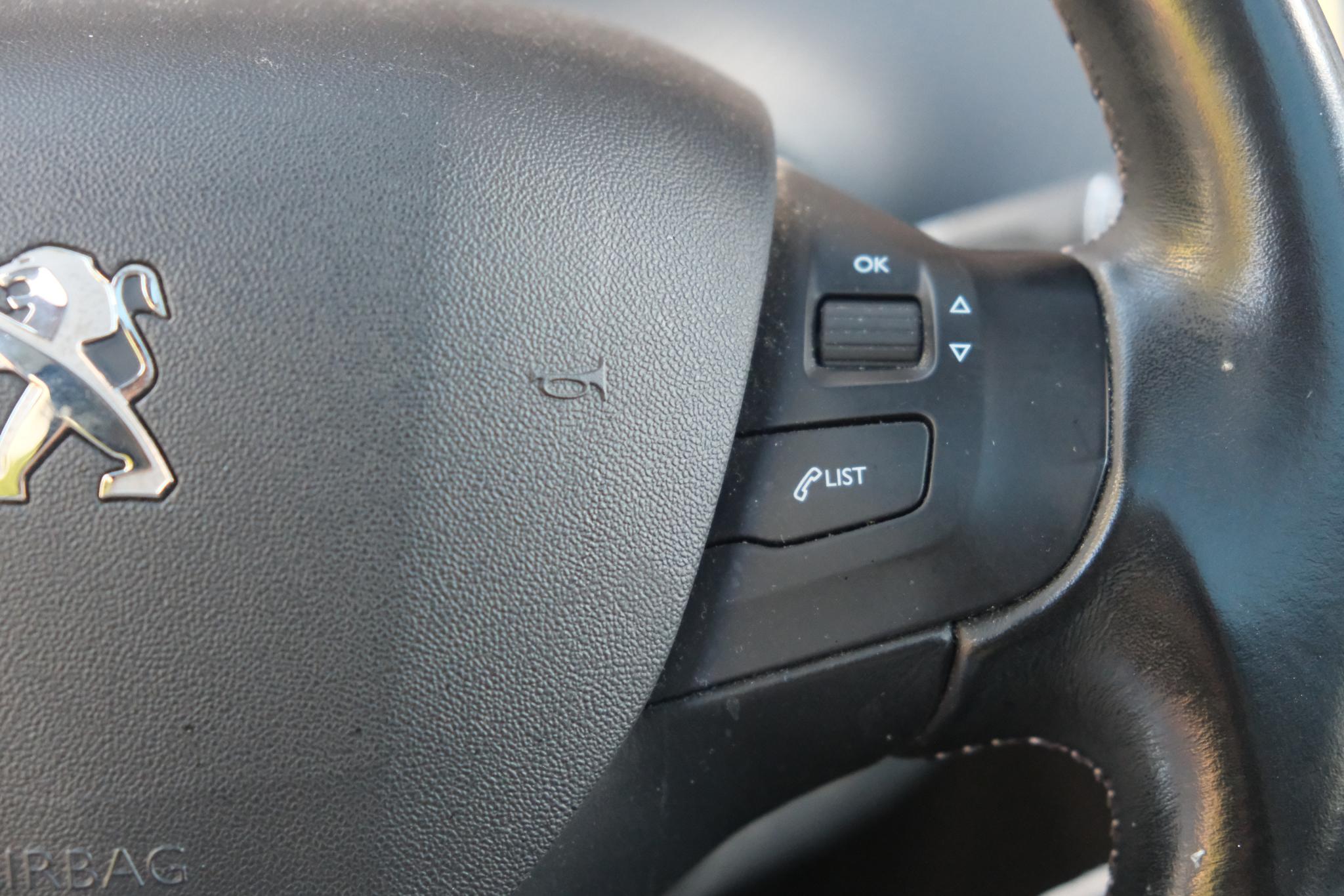 Peugeot 208 1.2 Turbo 110pk 5-drs Allure | Navi | App Connect | Climate | Cruise | Panoramadak | Camera | PDC afbeelding 14