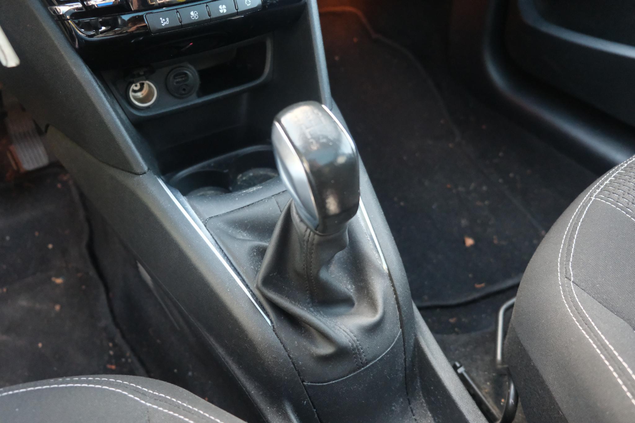 Peugeot 208 1.2 Turbo 110pk 5-drs Allure | Navi | App Connect | Climate | Cruise | Panoramadak | Camera | PDC afbeelding 23