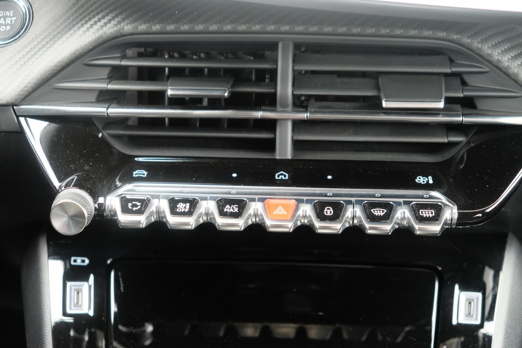 Peugeot 208 1.2 Hybrid 145pk e-DCS6 GT | Navi | App Connect | Climate | Adaptive Cruise | Keyless | Camera | Blind Spot | PDC afbeelding 12