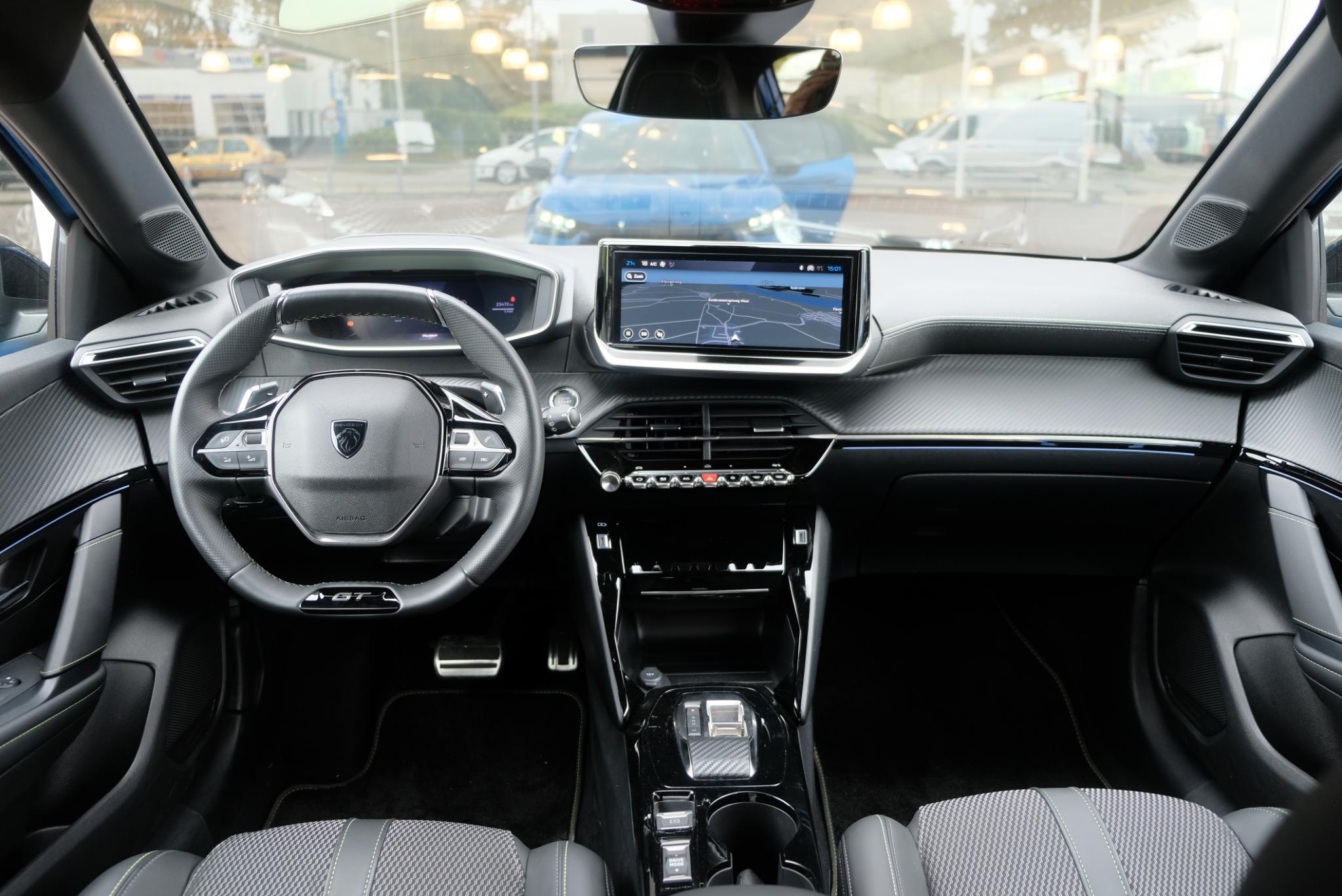 Peugeot 208 1.2 Hybrid 145pk e-DCS6 GT | Navi | App Connect | Climate | Adaptive Cruise | Keyless | Camera | Blind Spot | PDC afbeelding 2