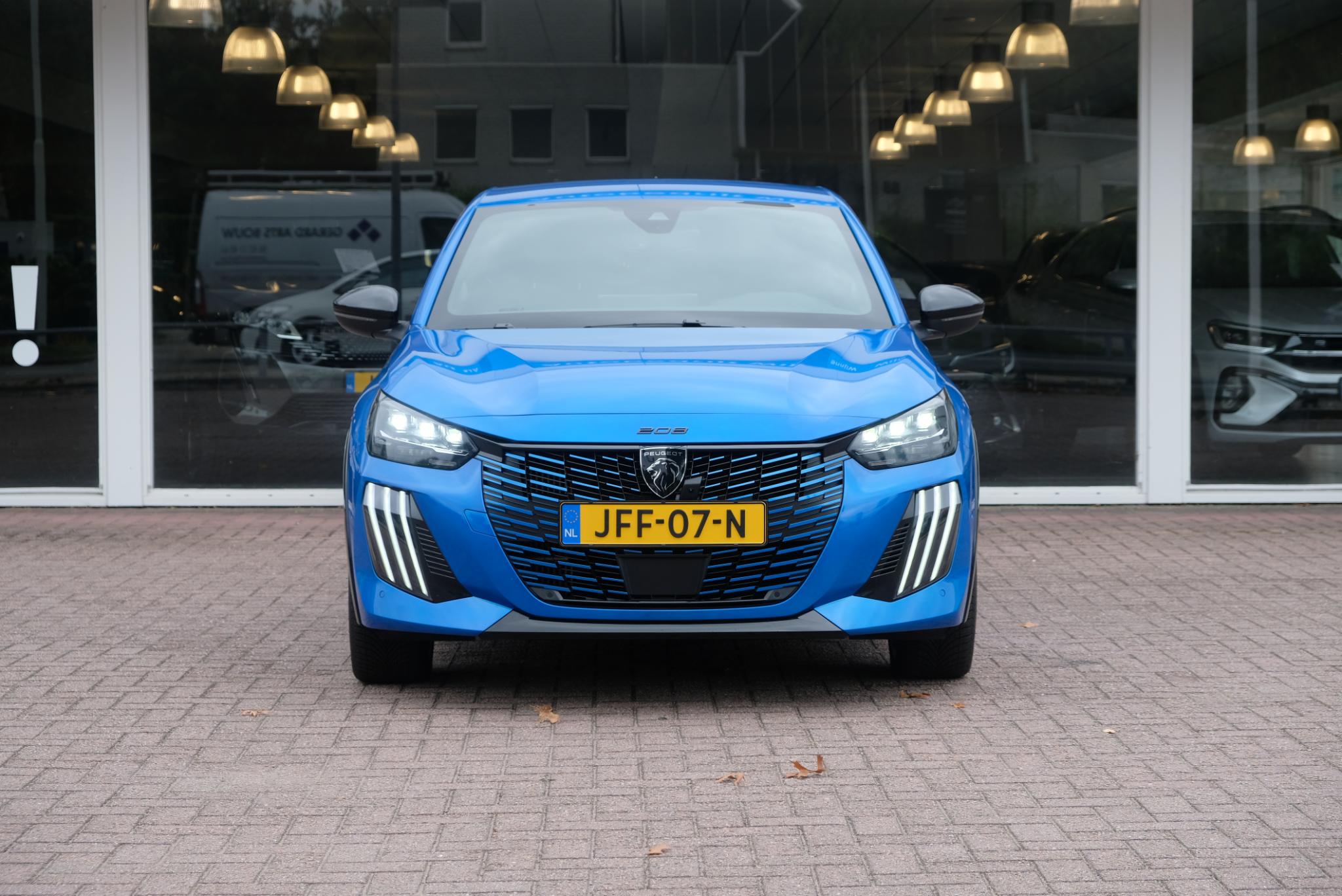 Peugeot 208 1.2 Hybrid 145pk e-DCS6 GT | Navi | App Connect | Climate | Adaptive Cruise | Keyless | Camera | Blind Spot | PDC afbeelding 3