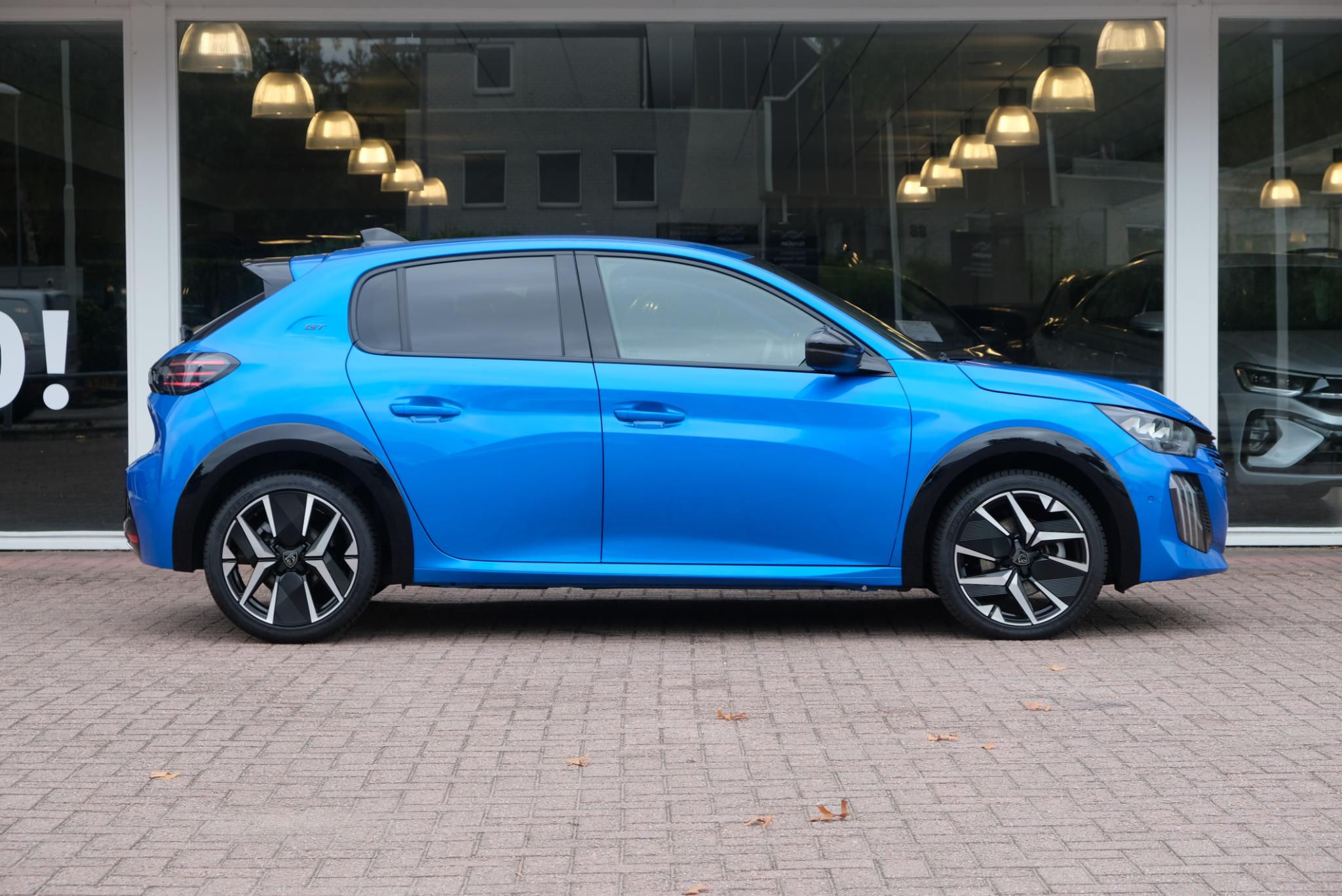 Peugeot 208 1.2 Hybrid 145pk e-DCS6 GT | Navi | App Connect | Climate | Adaptive Cruise | Keyless | Camera | Blind Spot | PDC afbeelding 4