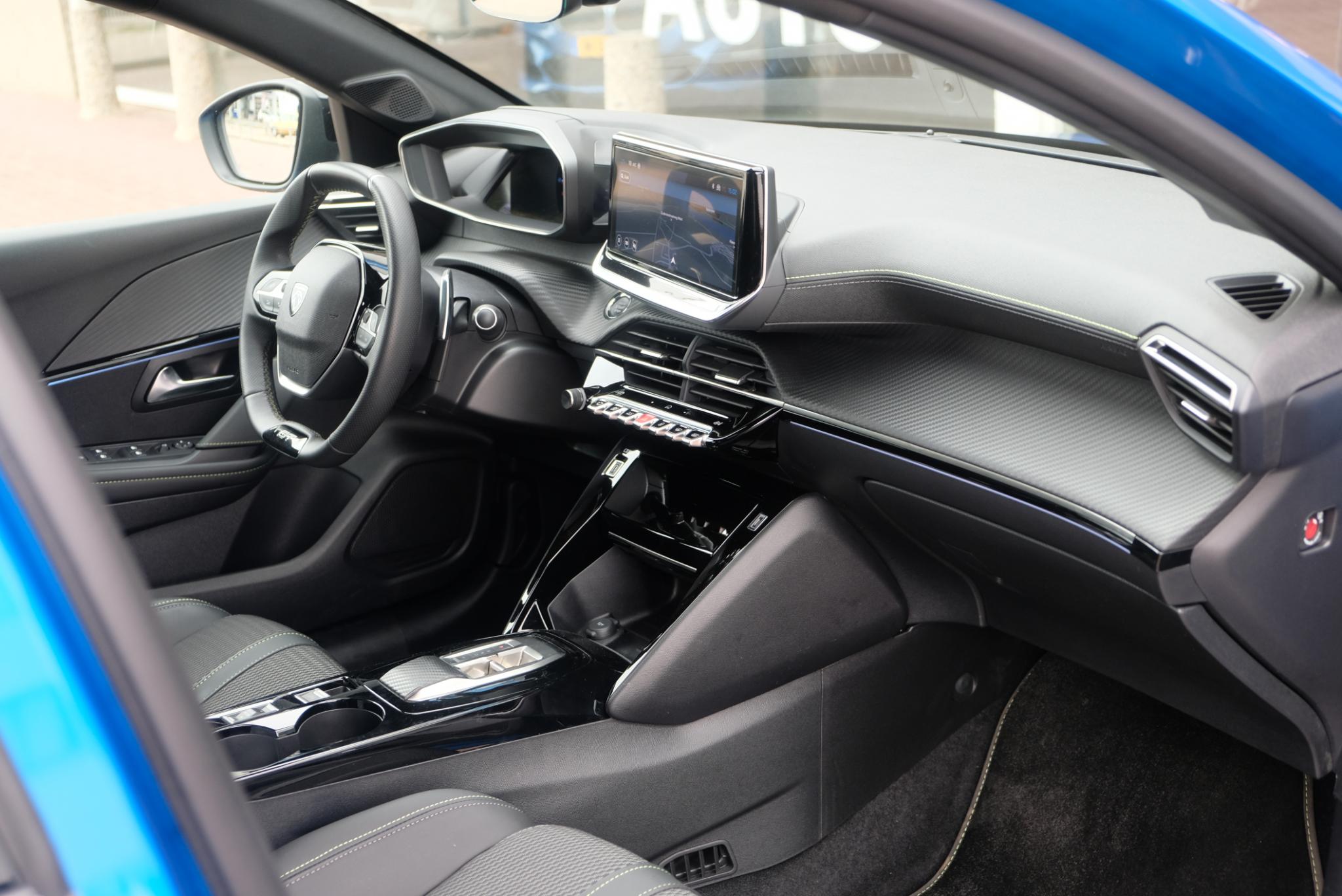 Peugeot 208 1.2 Hybrid 145pk e-DCS6 GT | Navi | App Connect | Climate | Adaptive Cruise | Keyless | Camera | Blind Spot | PDC afbeelding 8