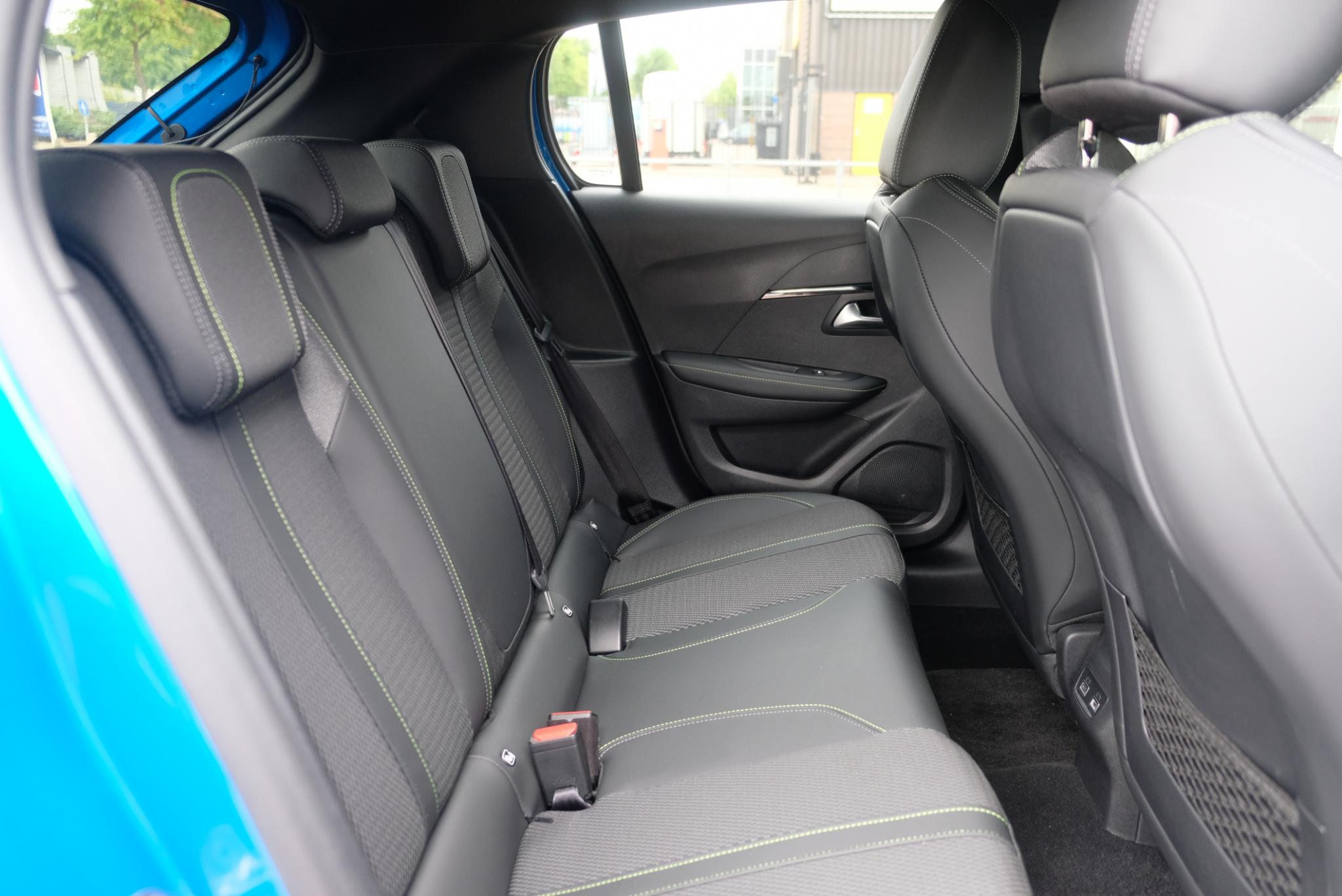 Peugeot 208 1.2 Hybrid 145pk e-DCS6 GT | Navi | App Connect | Climate | Adaptive Cruise | Keyless | Camera | Blind Spot | PDC afbeelding 10