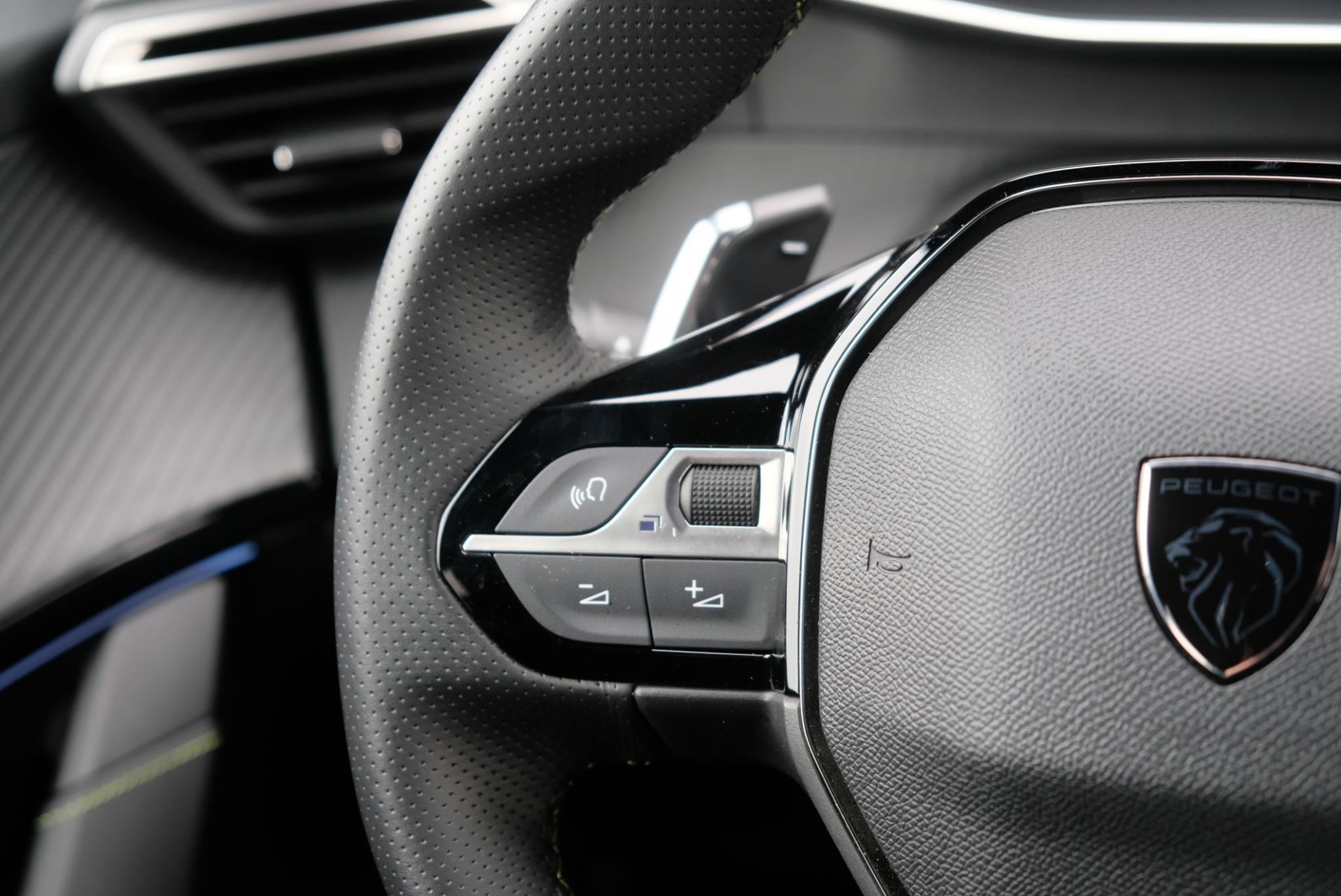 Peugeot 208 1.2 Hybrid 145pk e-DCS6 GT | Navi | App Connect | Climate | Adaptive Cruise | Keyless | Camera | Blind Spot | PDC afbeelding 14