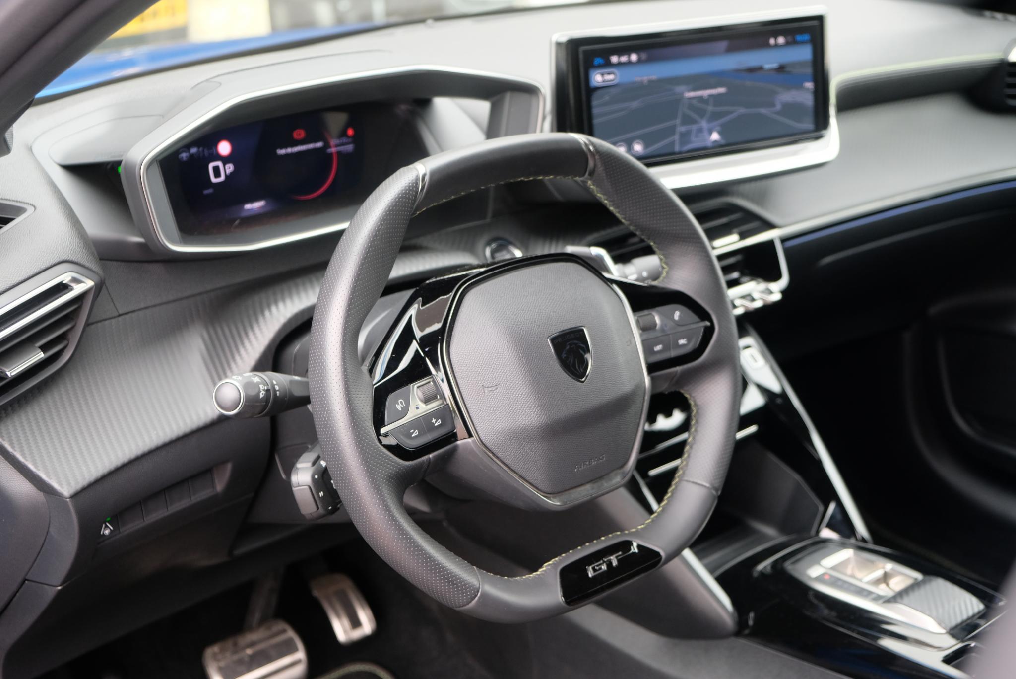 Peugeot 208 1.2 Hybrid 145pk e-DCS6 GT | Navi | App Connect | Climate | Adaptive Cruise | Keyless | Camera | Blind Spot | PDC afbeelding 22