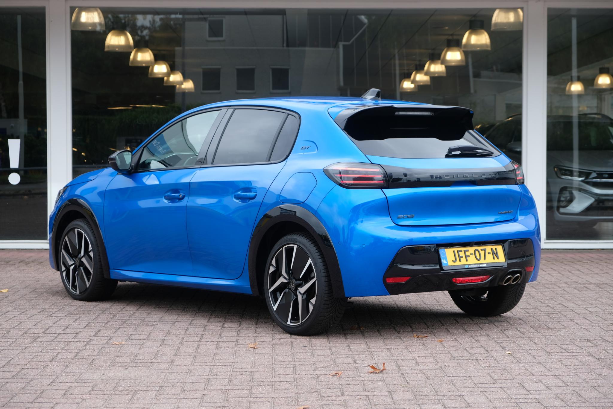 Peugeot 208 1.2 Hybrid 145pk e-DCS6 GT | Navi | App Connect | Climate | Adaptive Cruise | Keyless | Camera | Blind Spot | PDC afbeelding 28