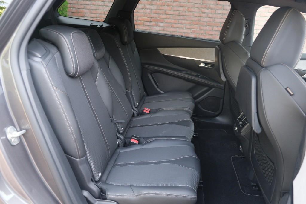 Peugeot 5008 1.2 PureTech 130pk EAT8 GT | Black Pack | Navi | App Connect | Adaptive Cruise | Keyless | Elektrische Achterklep afbeelding 4