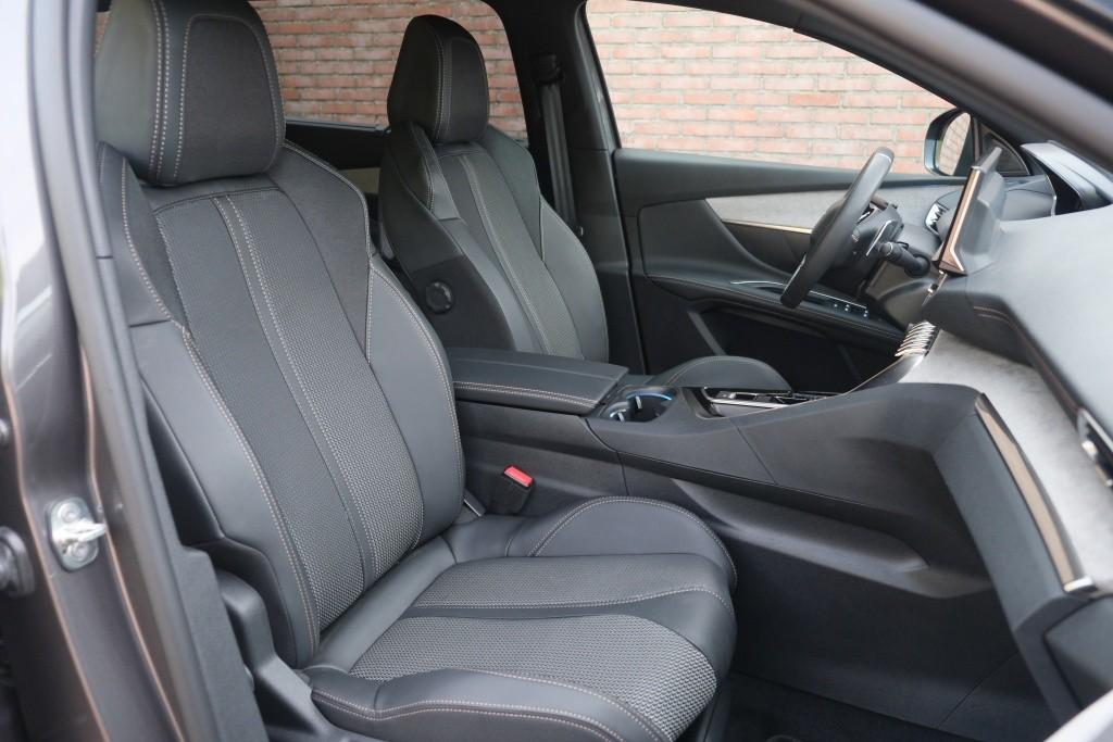 Peugeot 5008 1.2 PureTech 130pk EAT8 GT | Black Pack | Navi | App Connect | Adaptive Cruise | Keyless | Elektrische Achterklep afbeelding 6